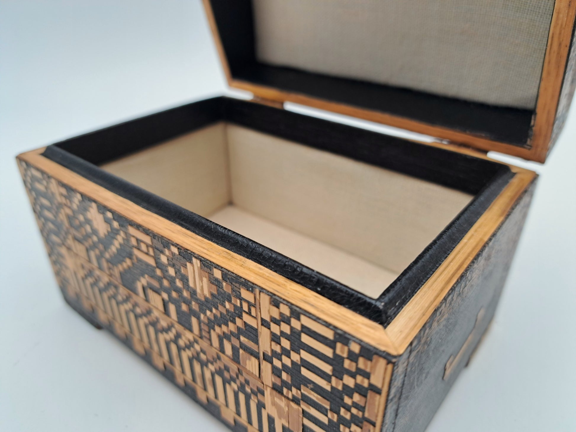 Vintage Straw Marquetry Domed Trinket Box, Intricate Geometric Mosaic Inlay