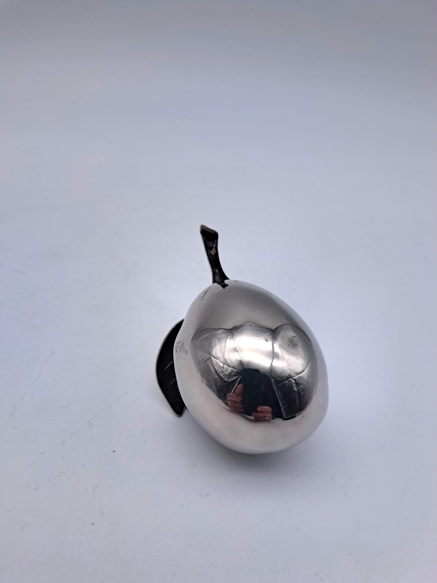Vintage Silver-Plated Plum Figurine – Realistic Metal Fruit Table Ornament, 7.5cm