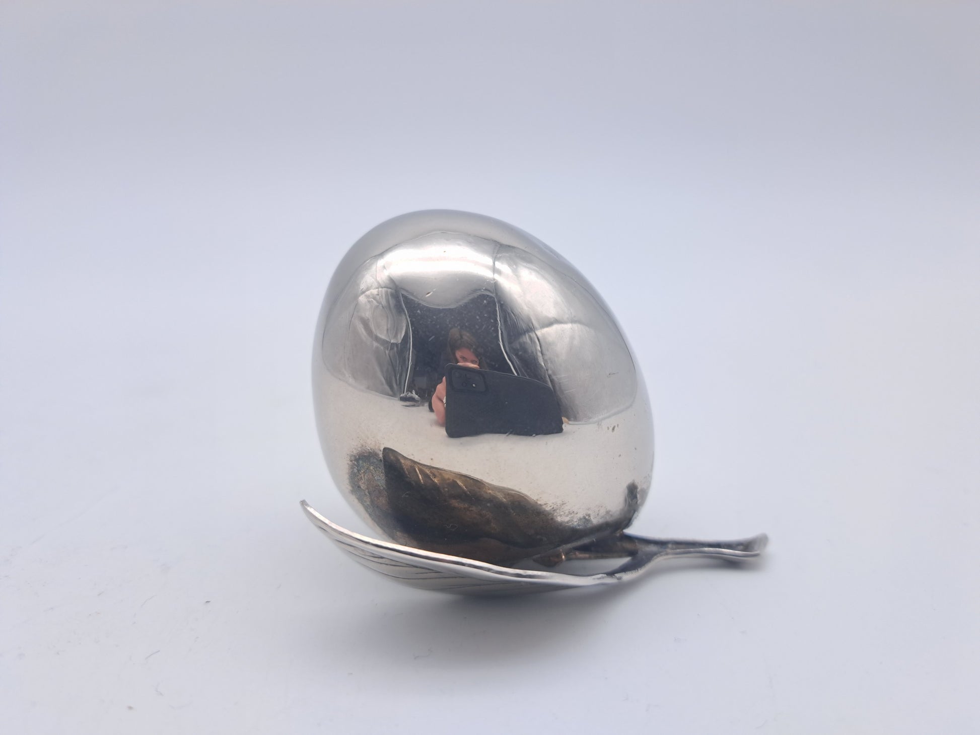 Vintage Silver-Plated Plum Figurine – Realistic Metal Fruit Table Ornament, 7.5cm