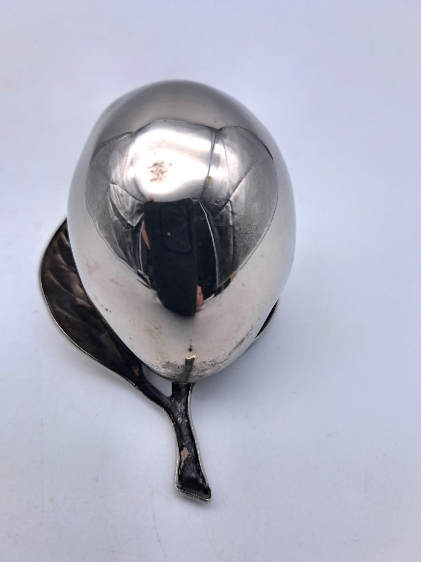 Vintage Silver-Plated Plum Figurine – Realistic Metal Fruit Table Ornament, 7.5cm
