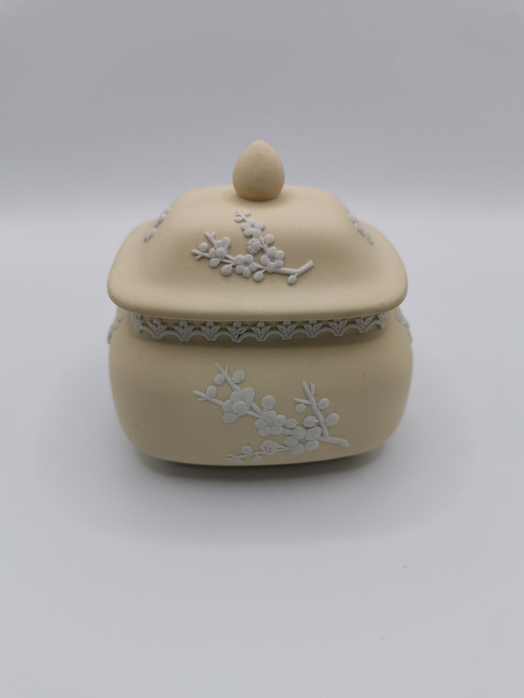 Vintage 1971 Wedgwood Primrose Yellow Jasperware Pagoda Trinket Box