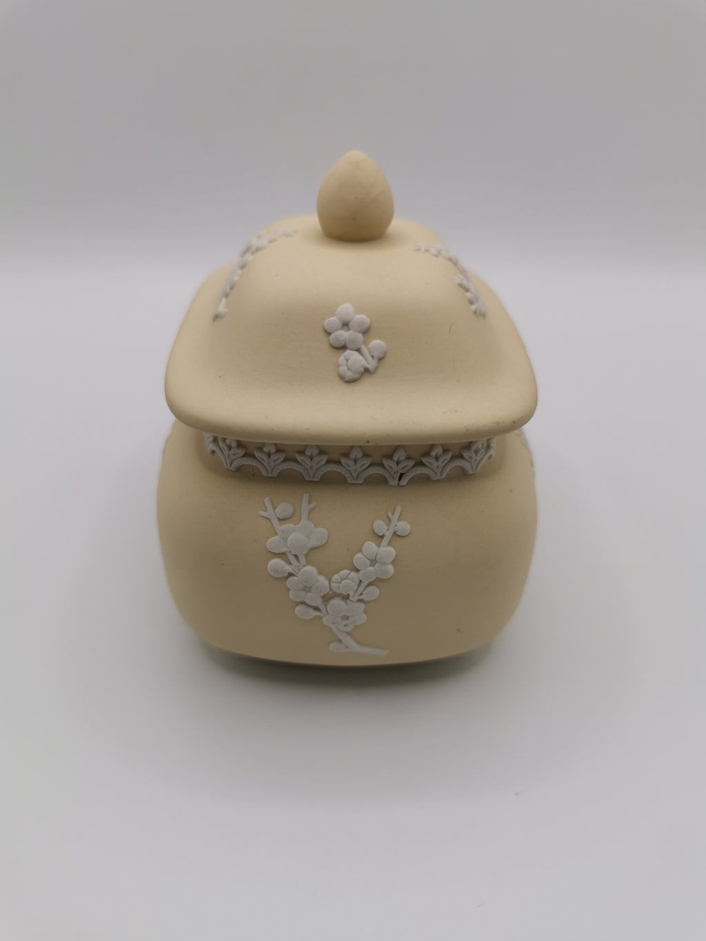 Vintage 1971 Wedgwood Primrose Yellow Jasperware Pagoda Trinket Box