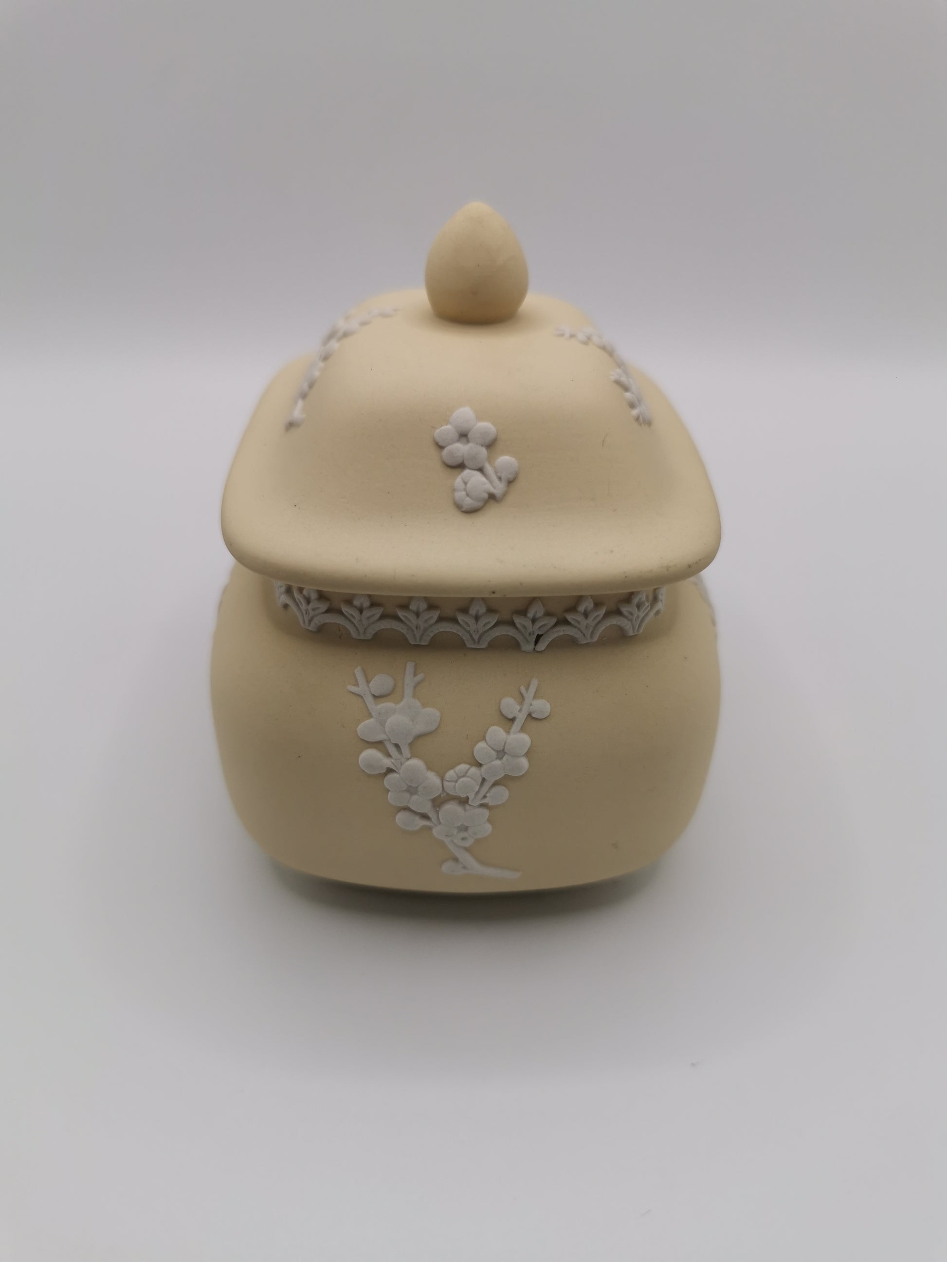 Vintage 1971 Wedgwood Primrose Yellow Jasperware Pagoda Trinket Box