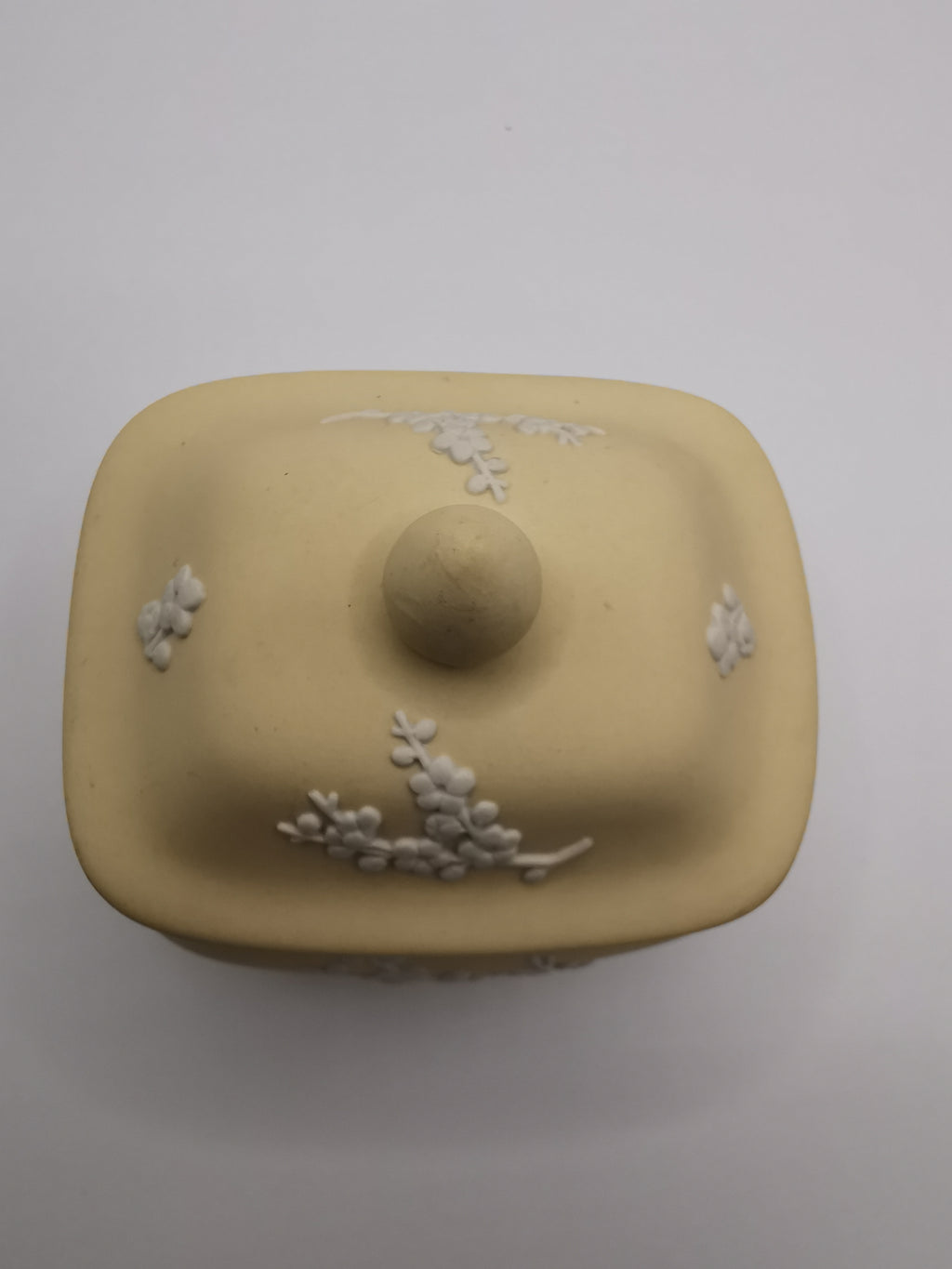 Vintage 1971 Wedgwood Primrose Yellow Jasperware Pagoda Trinket Box