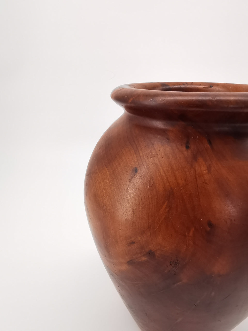 Vintage Hand-Turned Yew Wood Studio Vase – Mid-Century Artisan Treen