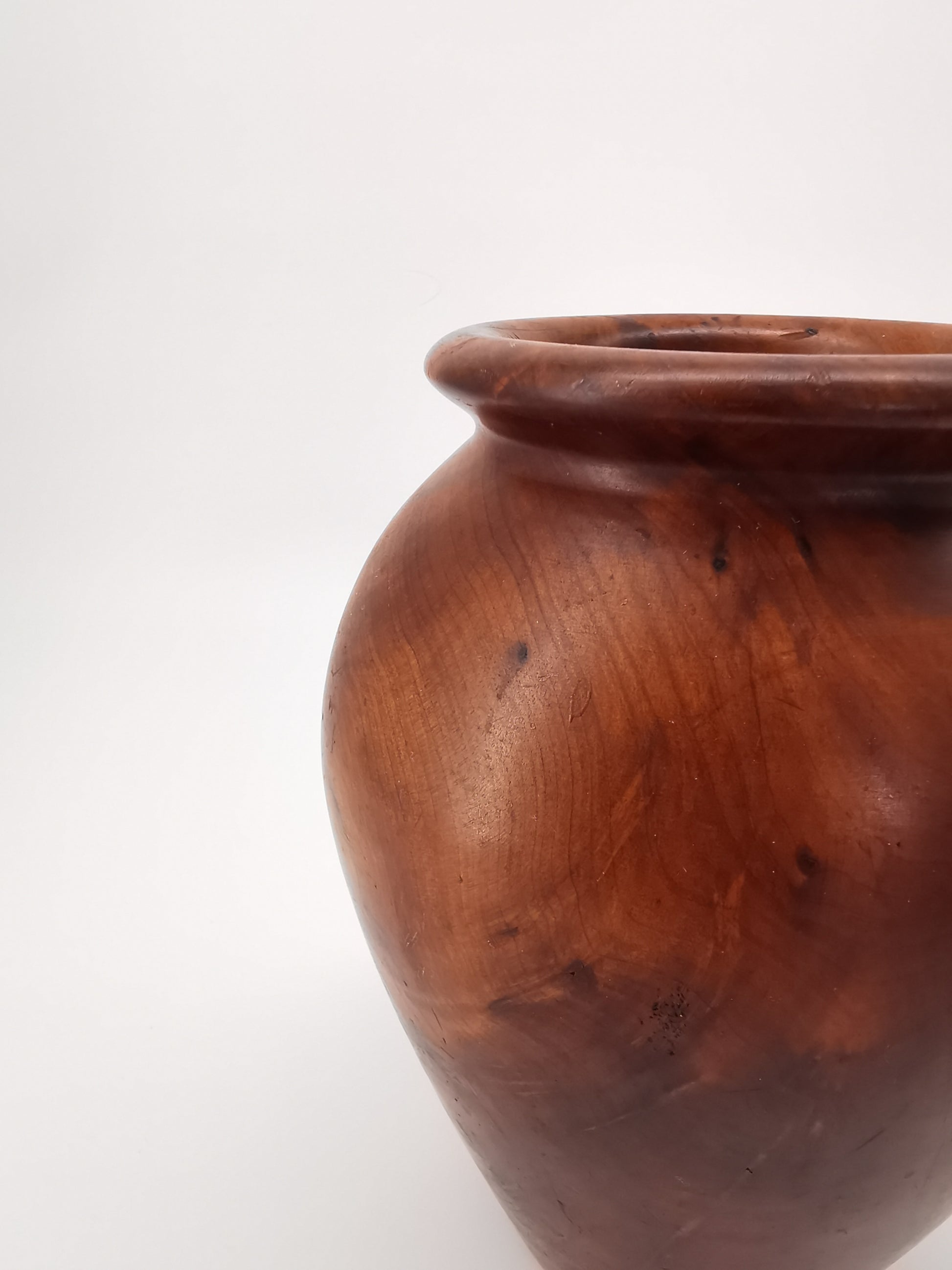 Vintage Hand-Turned Yew Wood Studio Vase – Mid-Century Artisan Treen