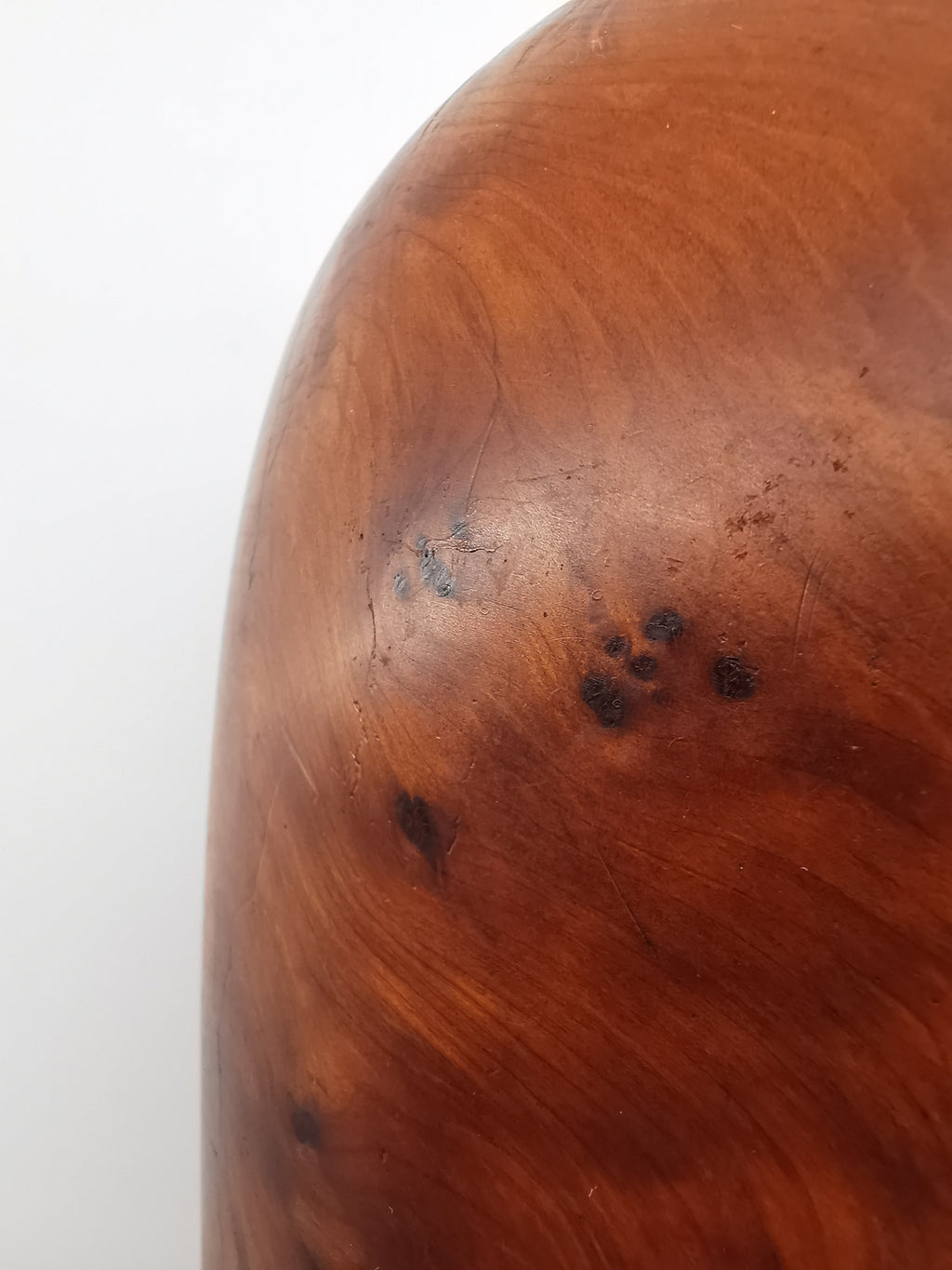 Vintage Hand-Turned Yew Wood Studio Vase – Mid-Century Artisan Treen