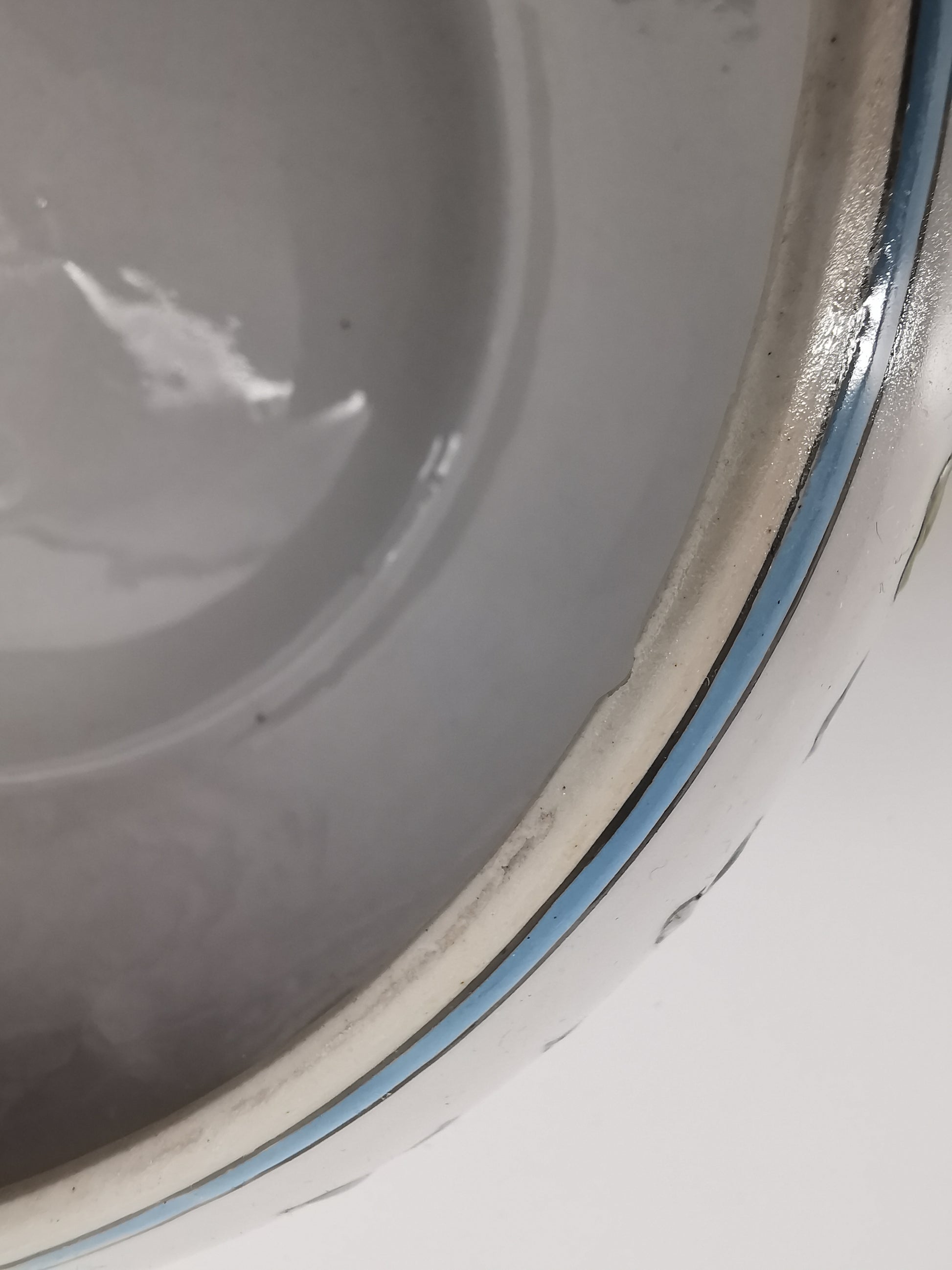 Flat floral oriental lidded bowl