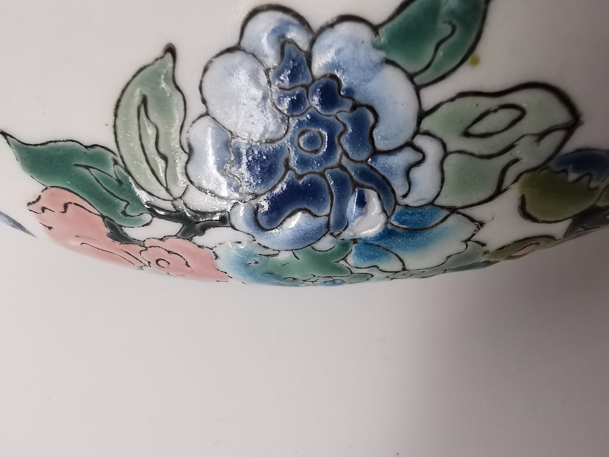 Flat floral oriental lidded bowl