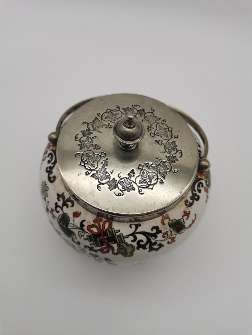 Antique Doulton Biscuit Barrel, Nankin pattern