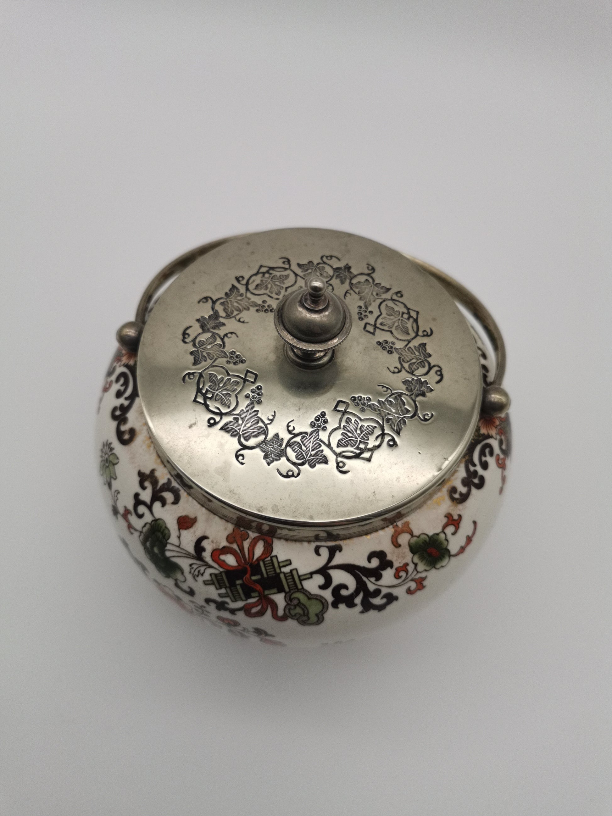 Antique Doulton Biscuit Barrel, Nankin pattern