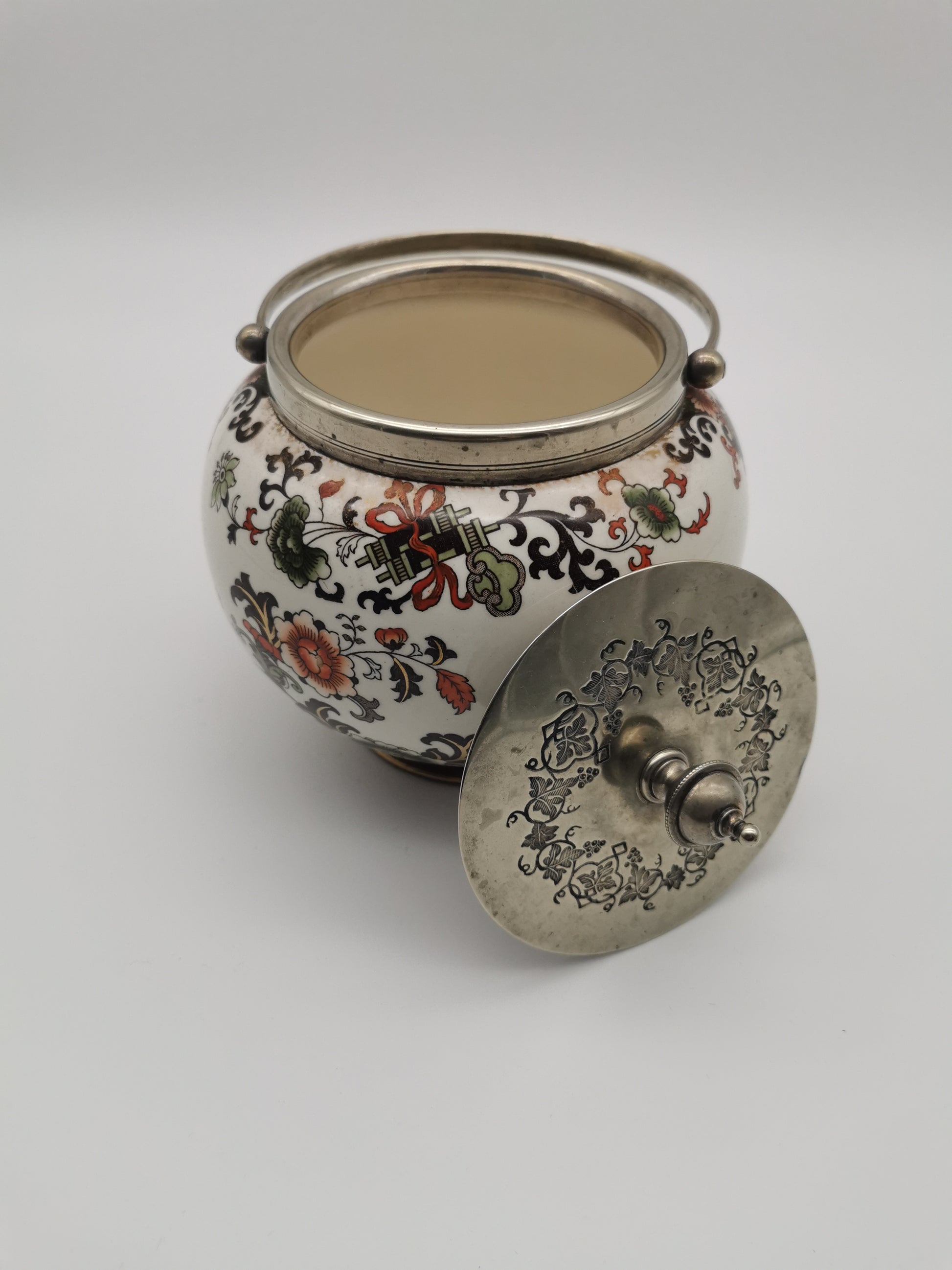 Antique Doulton Biscuit Barrel, Nankin pattern