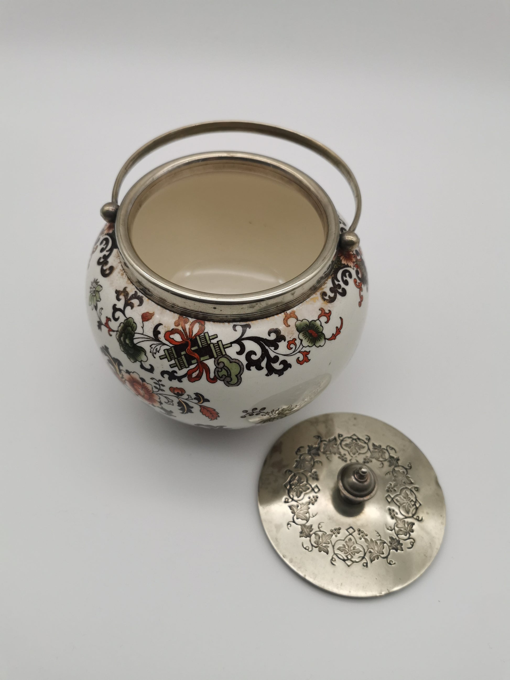 Antique Doulton Biscuit Barrel, Nankin pattern