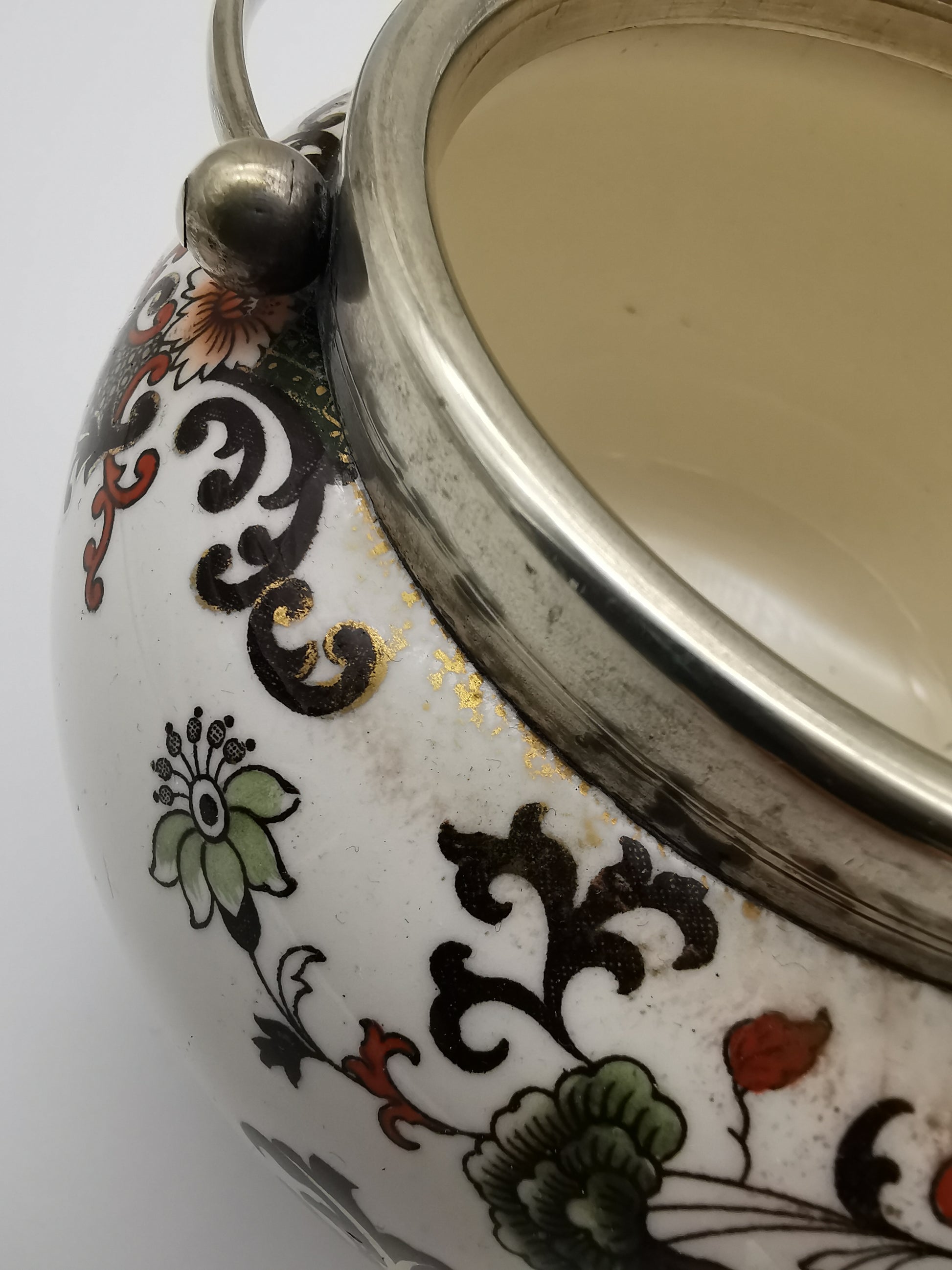 Antique Doulton Biscuit Barrel, Nankin pattern