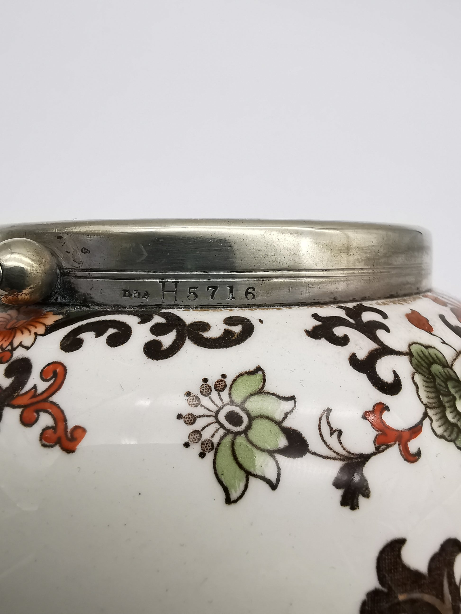 Antique Doulton Biscuit Barrel, Nankin pattern