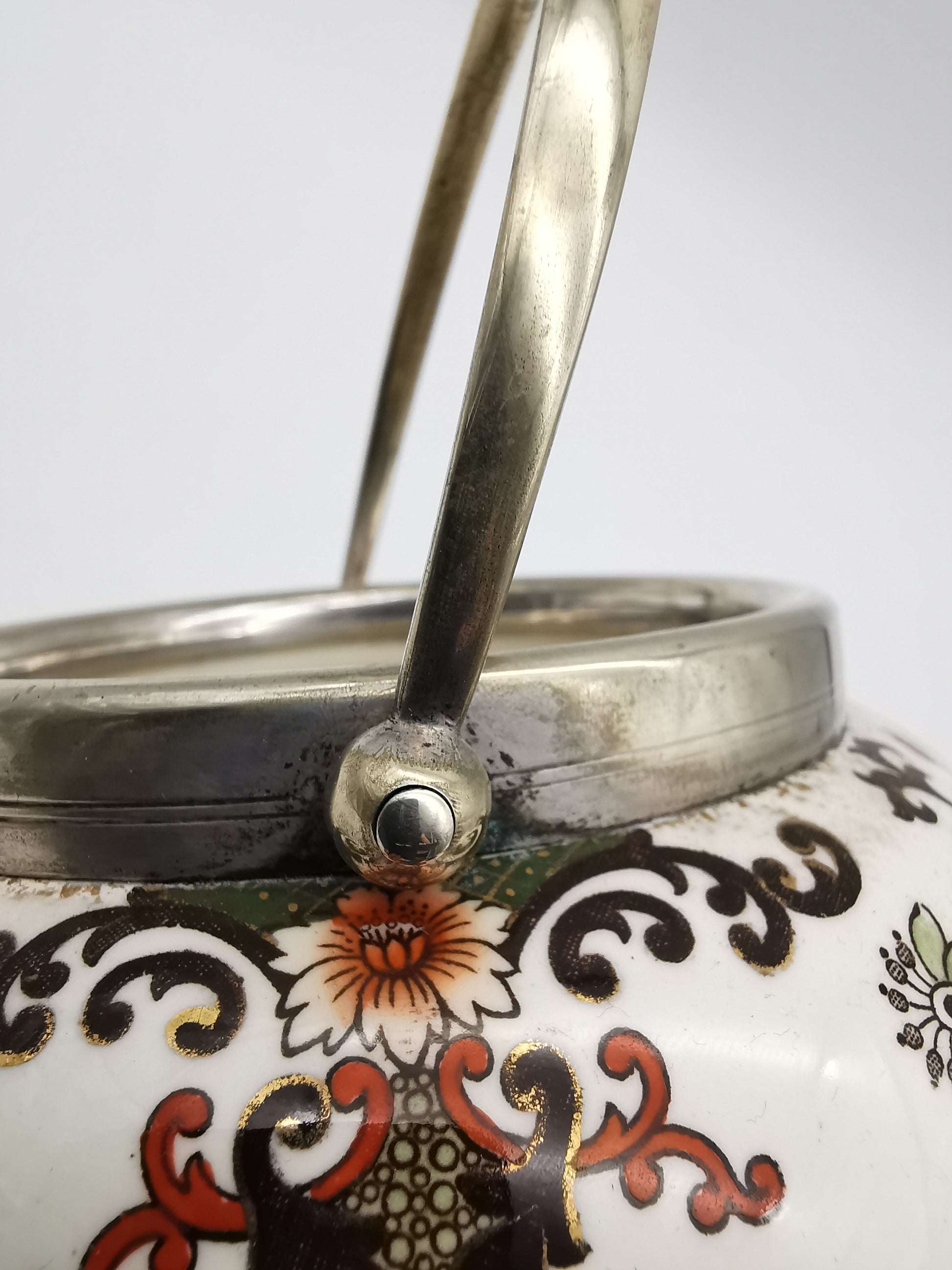 Antique Doulton Biscuit Barrel, Nankin pattern