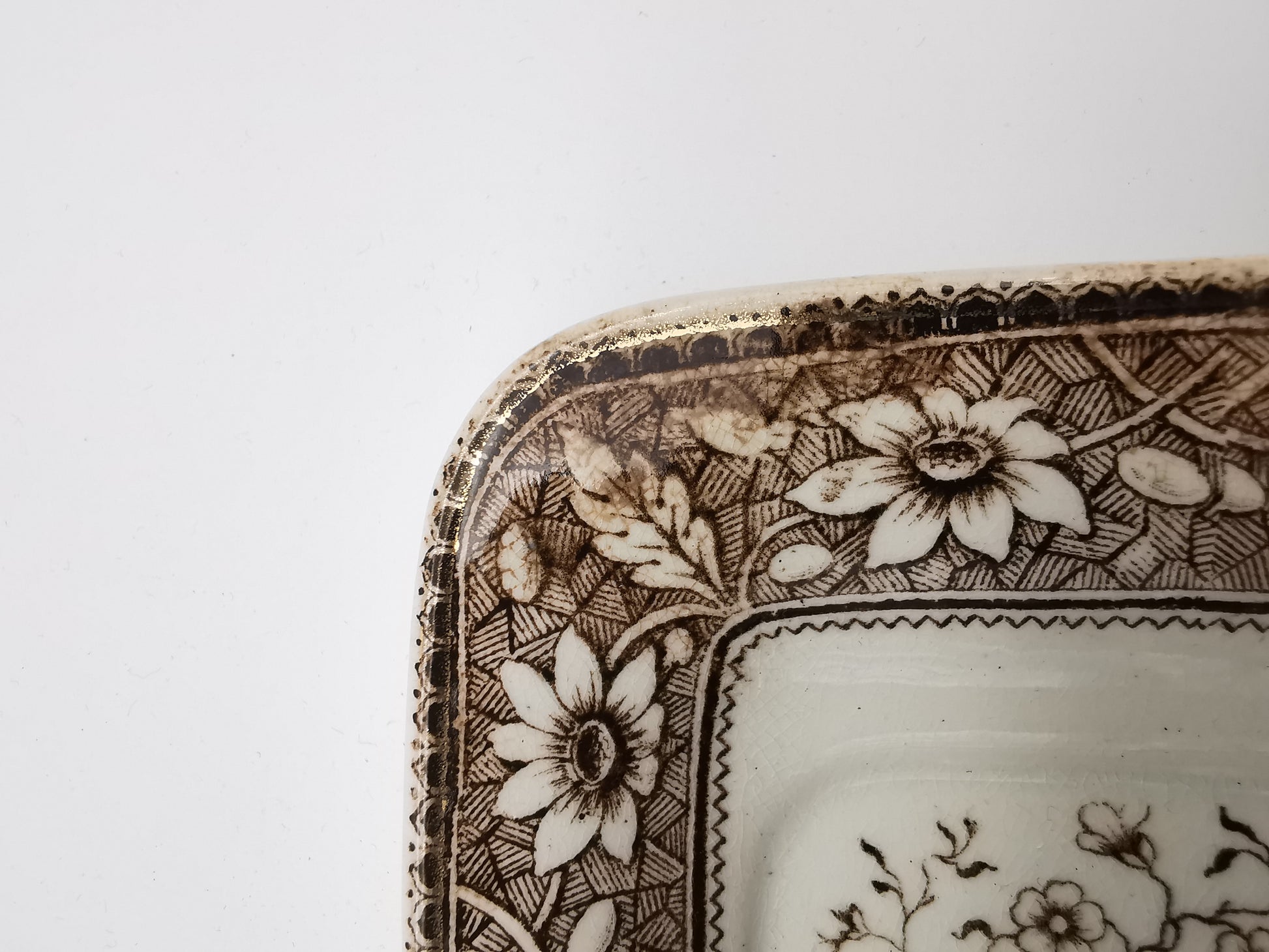 Antique Palmyra daisies small tray