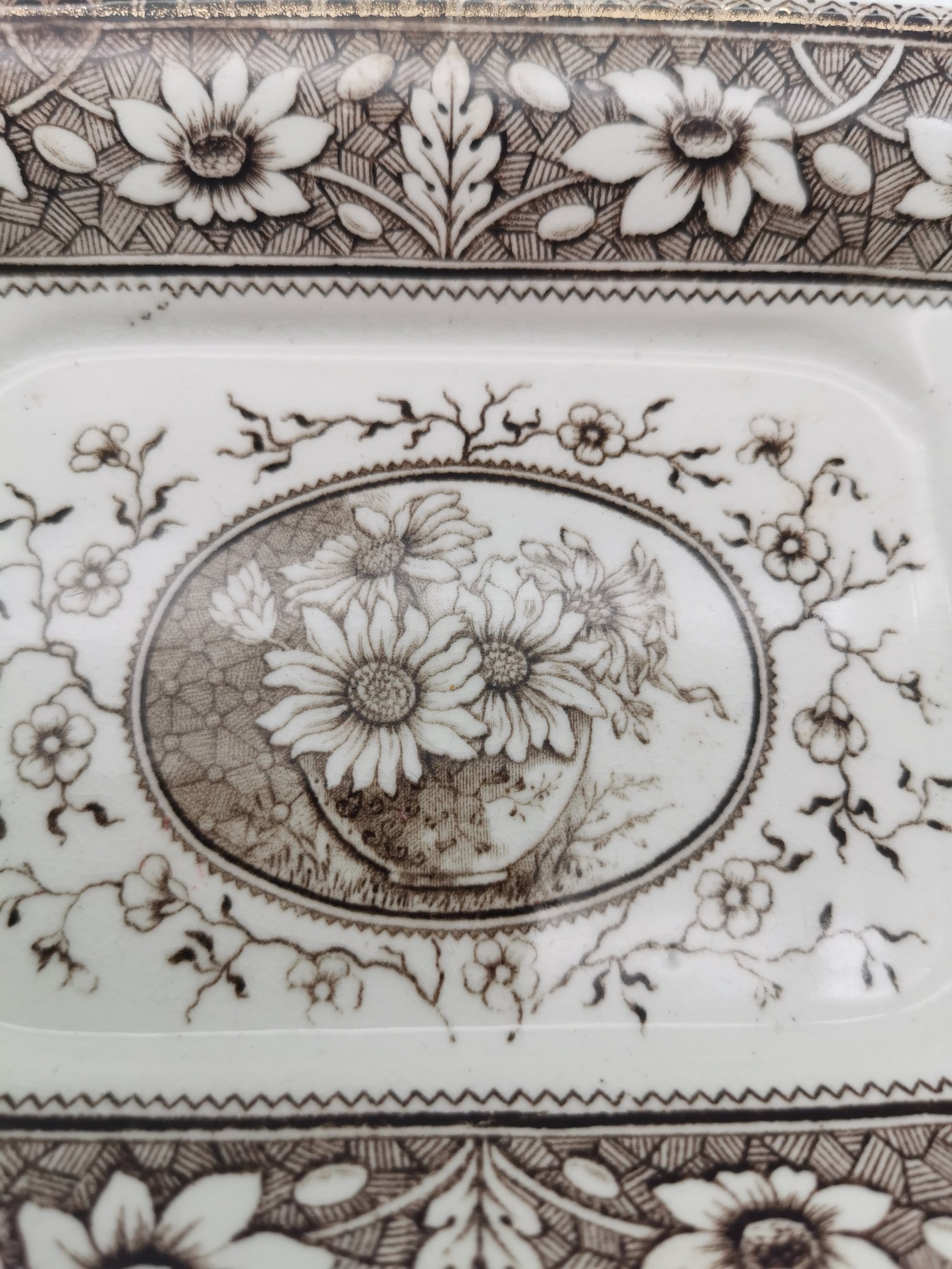 Antique Palmyra daisies small tray