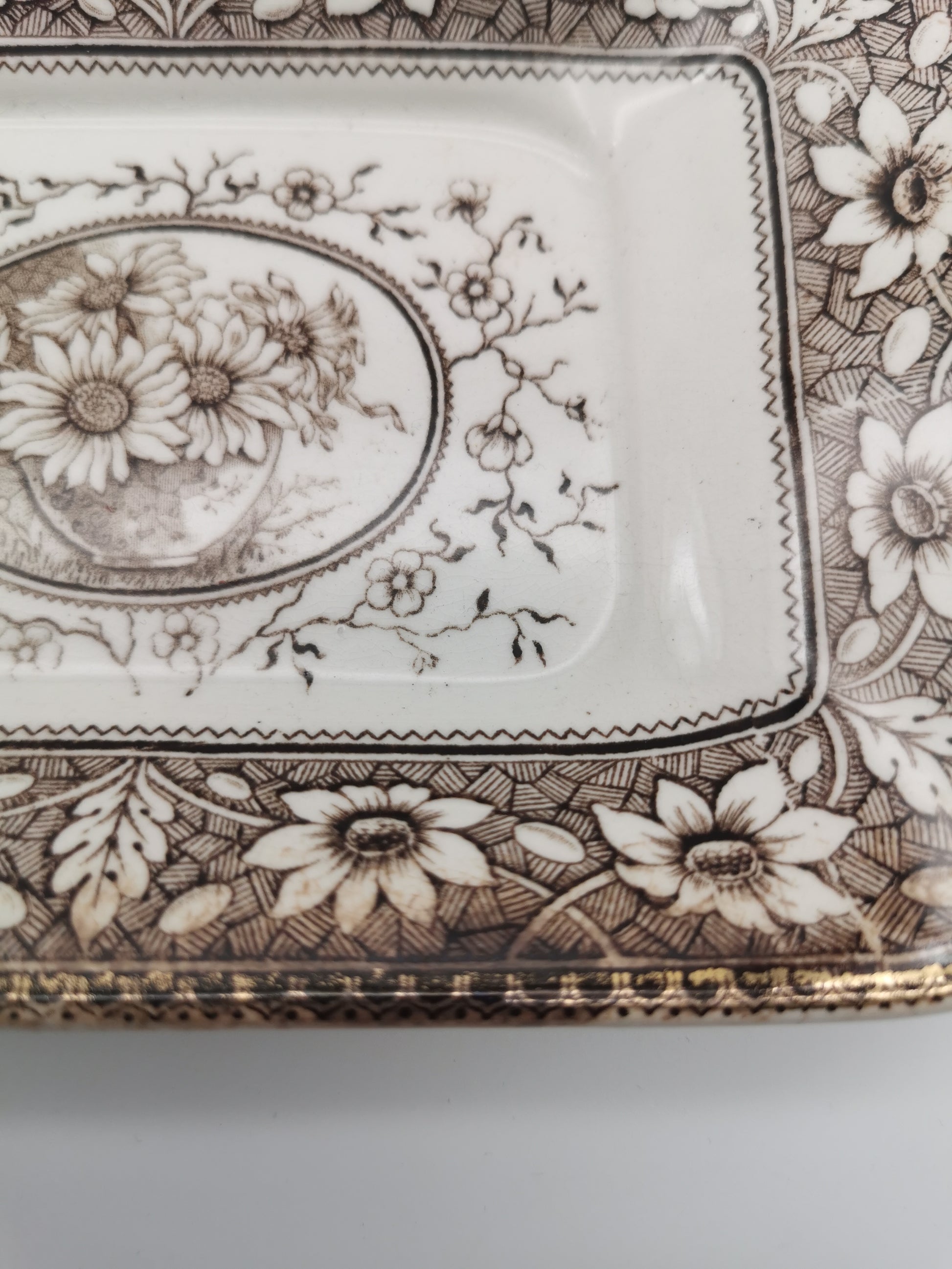 Antique Palmyra daisies small tray