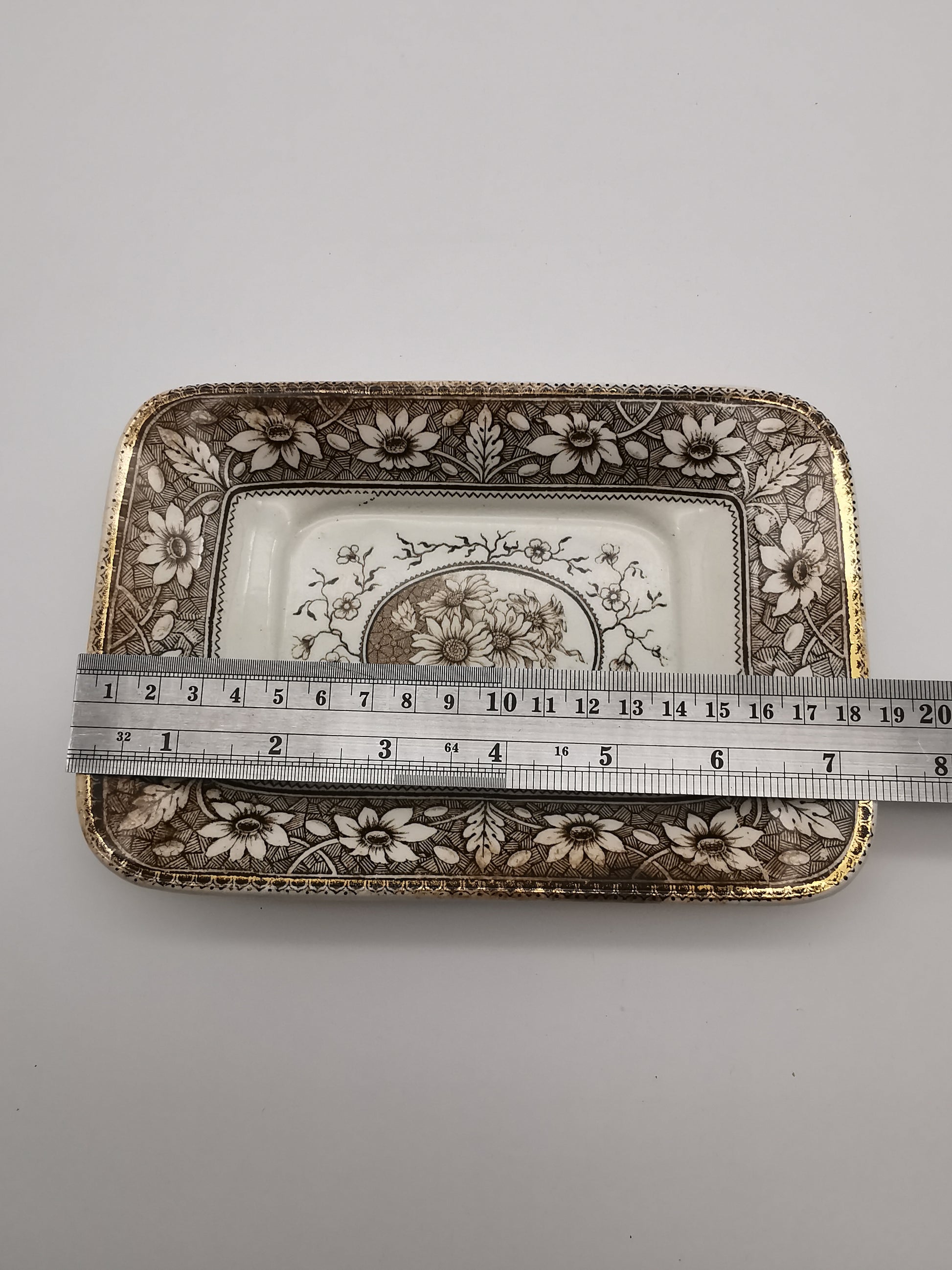 Antique Palmyra daisies small tray