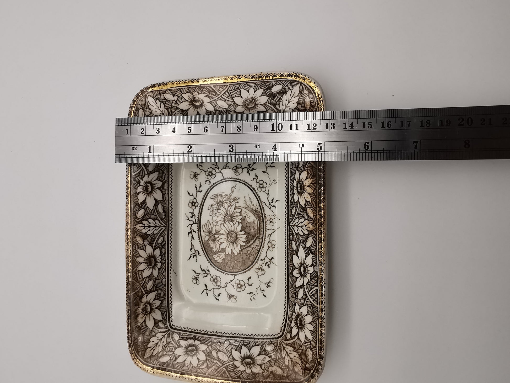 Antique Palmyra daisies small tray