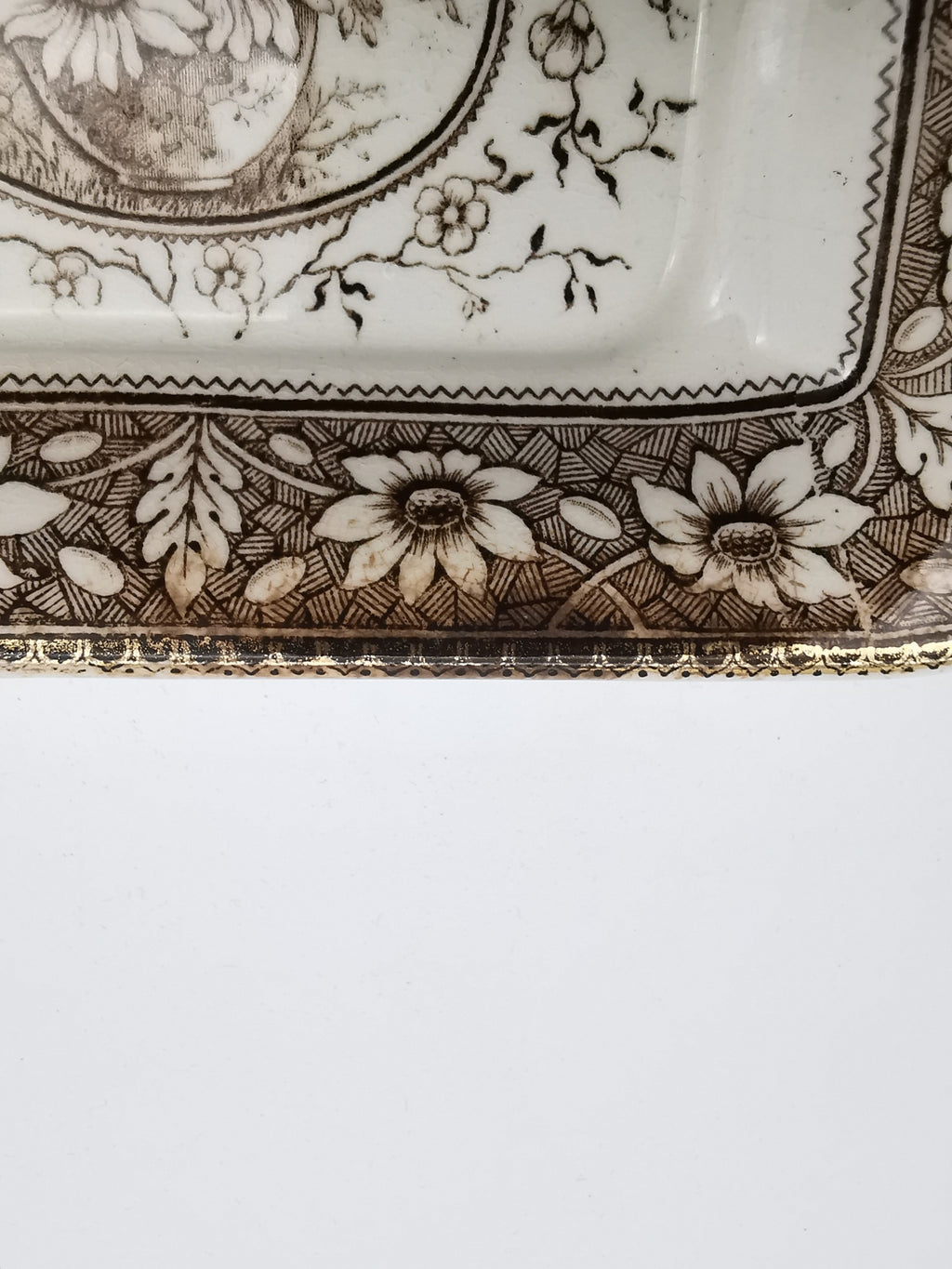 Antique Palmyra daisies small tray