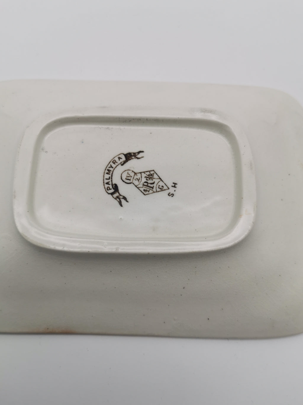 Antique Palmyra daisies small tray