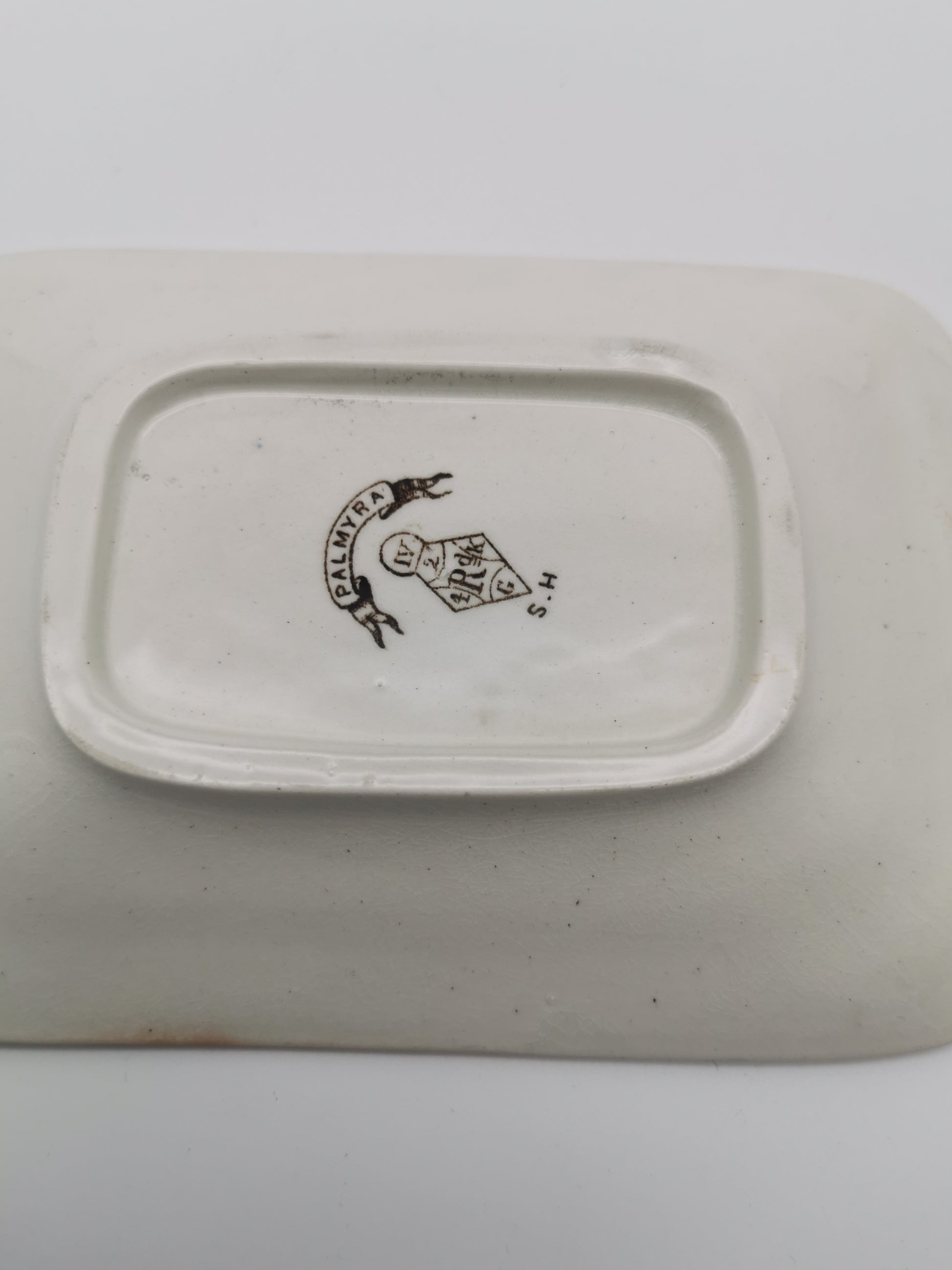 Antique Palmyra daisies small tray