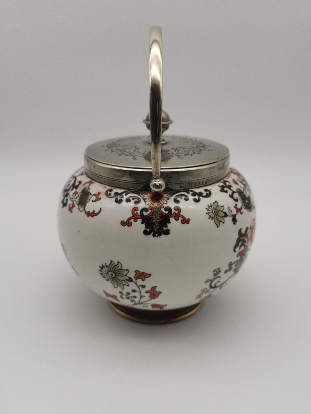 Antique Doulton Biscuit Barrel, Nankin pattern