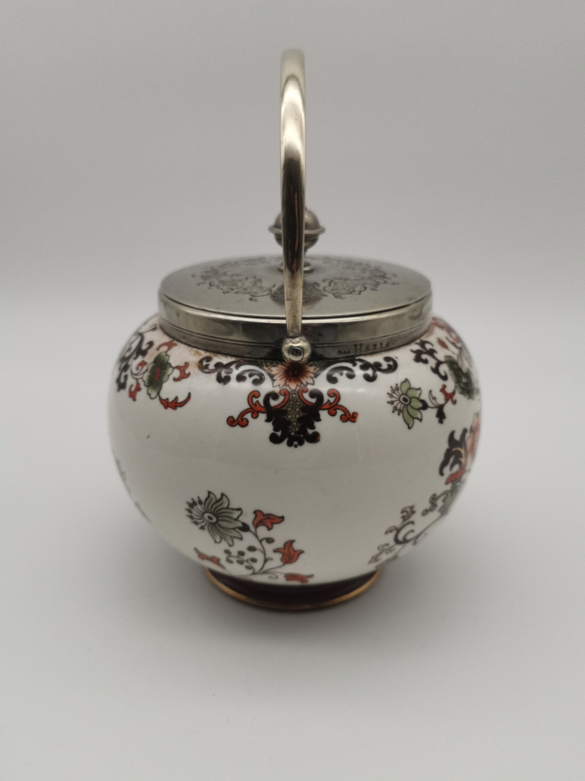 Antique Doulton Biscuit Barrel, Nankin pattern