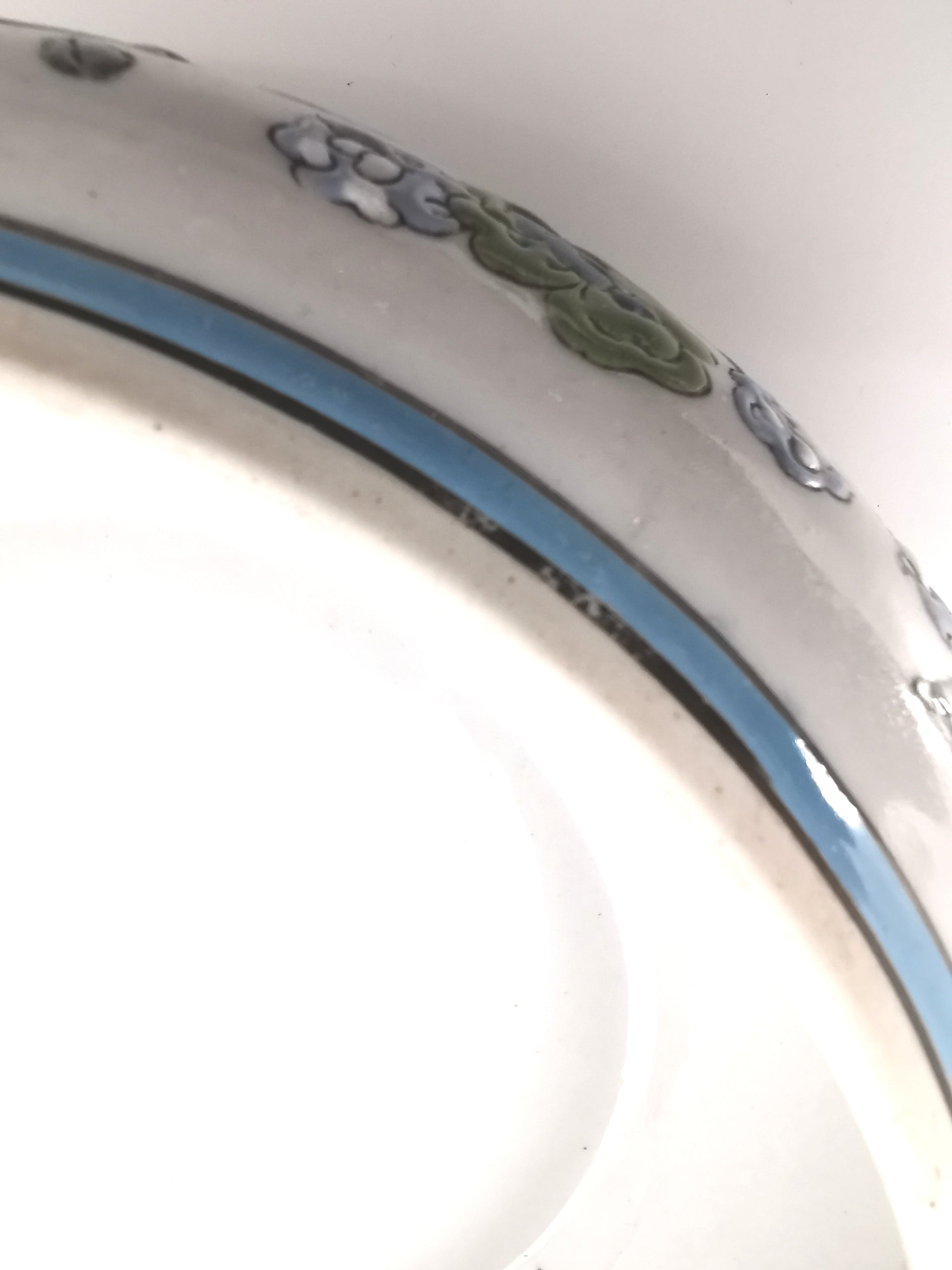 Flat floral oriental lidded bowl