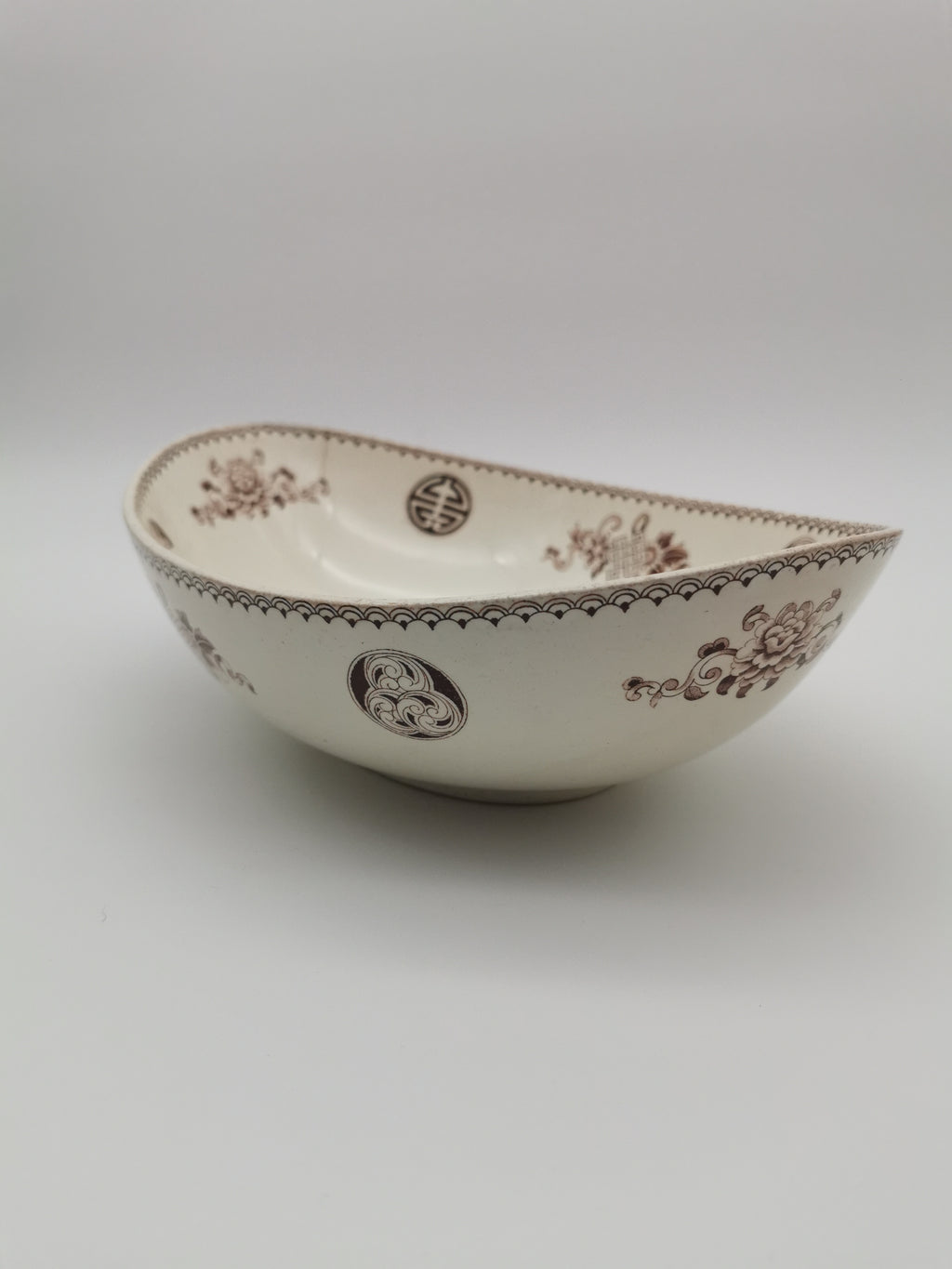 Antique 19th Century Wedgwood Aesthetic Movement Chinoiserie Boat-Shaped Oval Bowl
