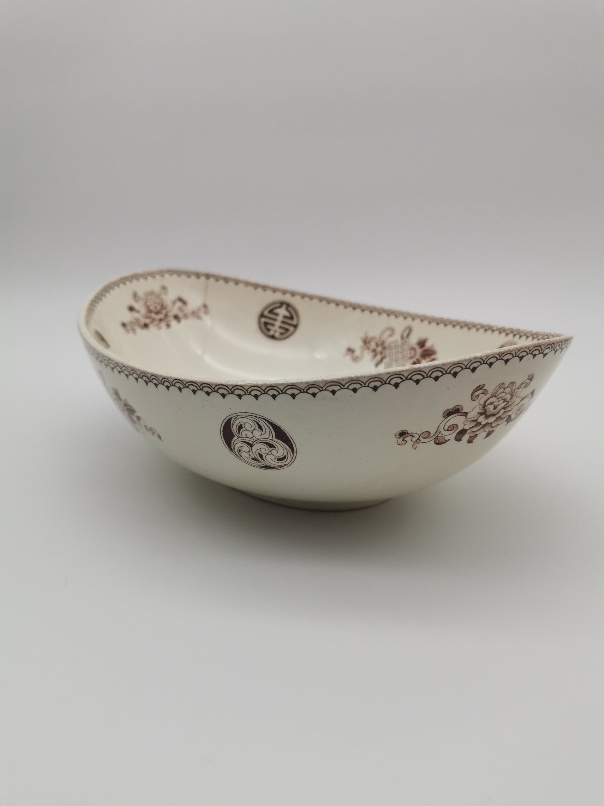 Antique 19th Century Wedgwood Aesthetic Movement Chinoiserie Boat-Shaped Oval Bowl