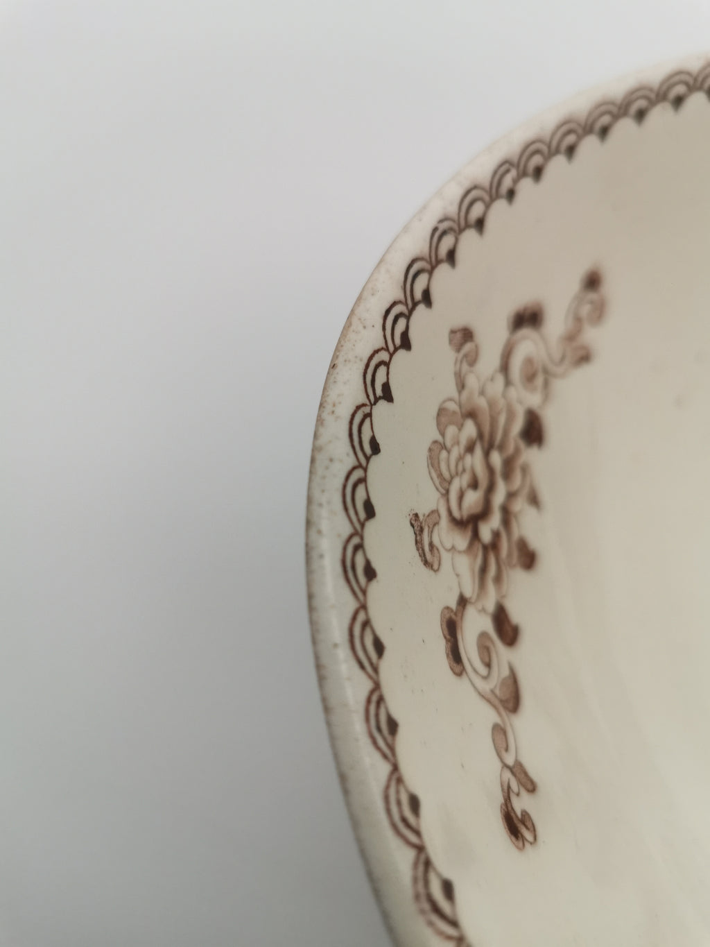 Antique 19th Century Wedgwood Aesthetic Movement Chinoiserie Boat-Shaped Oval Bowl