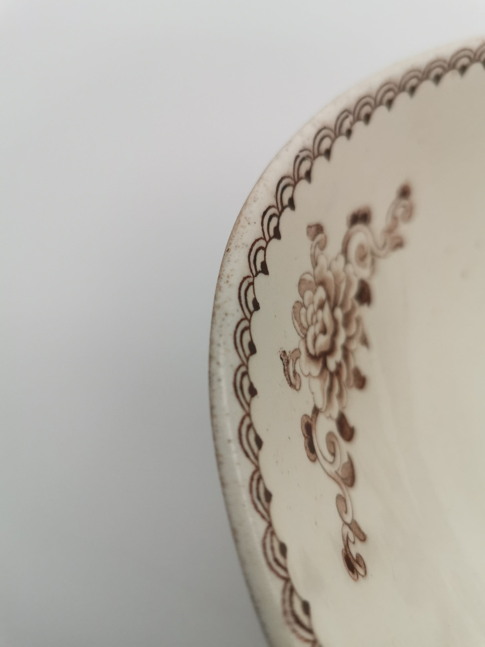 Antique 19th Century Wedgwood Aesthetic Movement Chinoiserie Boat-Shaped Oval Bowl