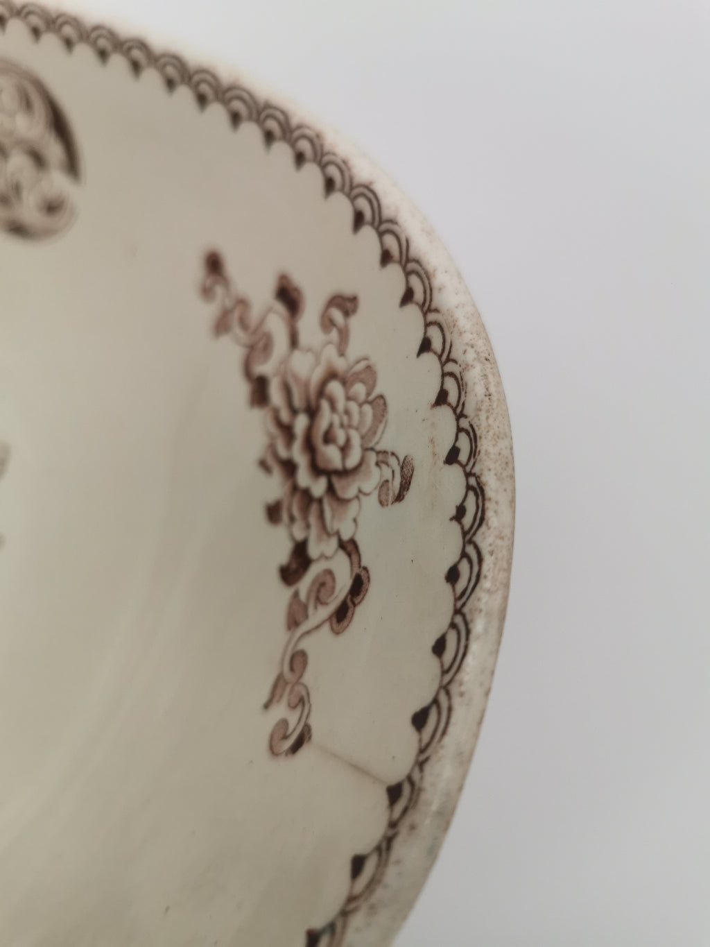 Antique 19th Century Wedgwood Aesthetic Movement Chinoiserie Boat-Shaped Oval Bowl