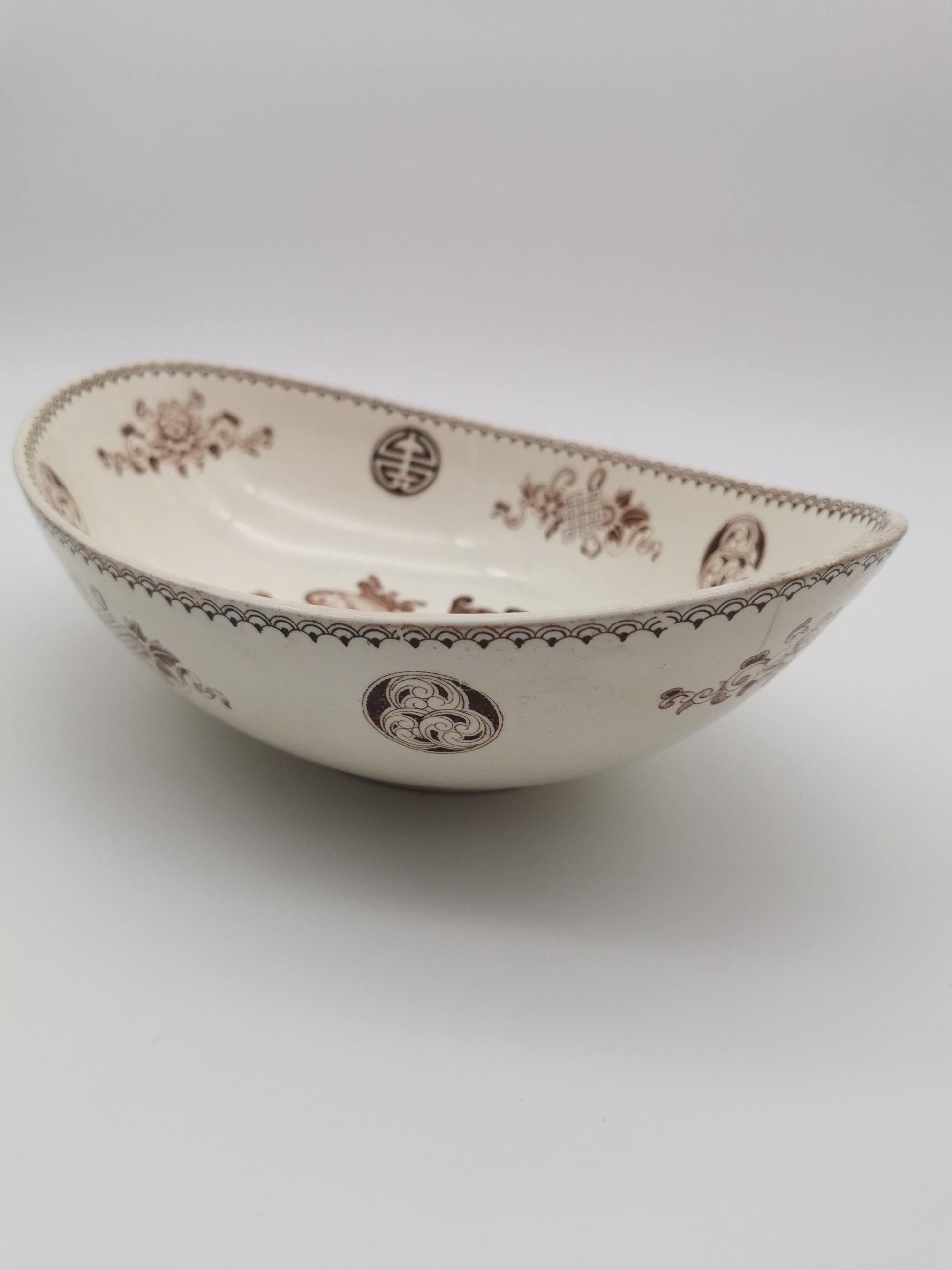Antique 19th Century Wedgwood Aesthetic Movement Chinoiserie Boat-Shaped Oval Bowl