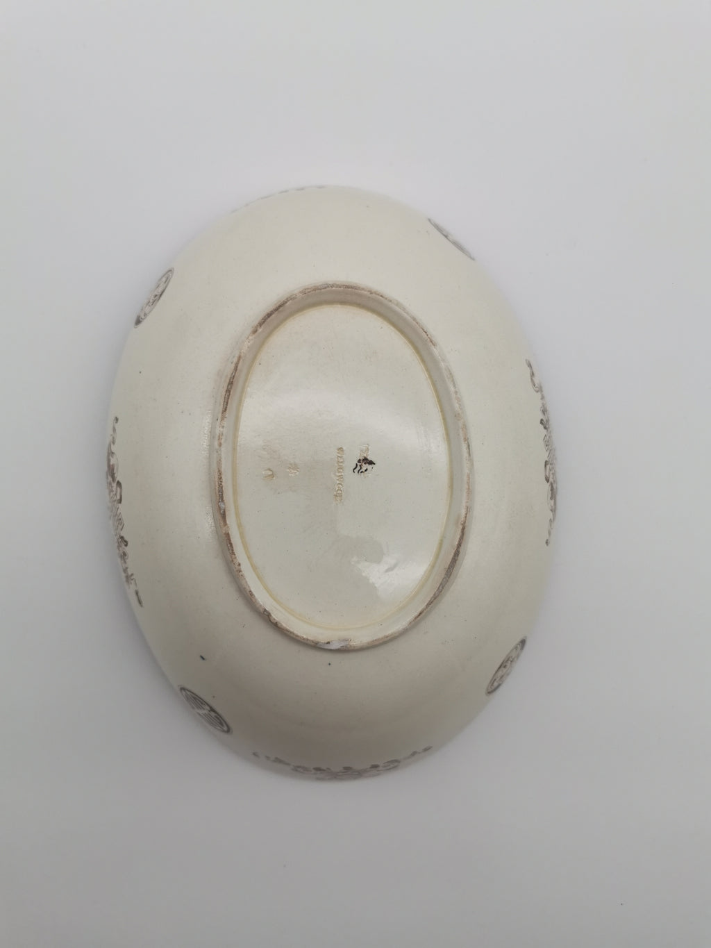Antique 19th Century Wedgwood Aesthetic Movement Chinoiserie Boat-Shaped Oval Bowl