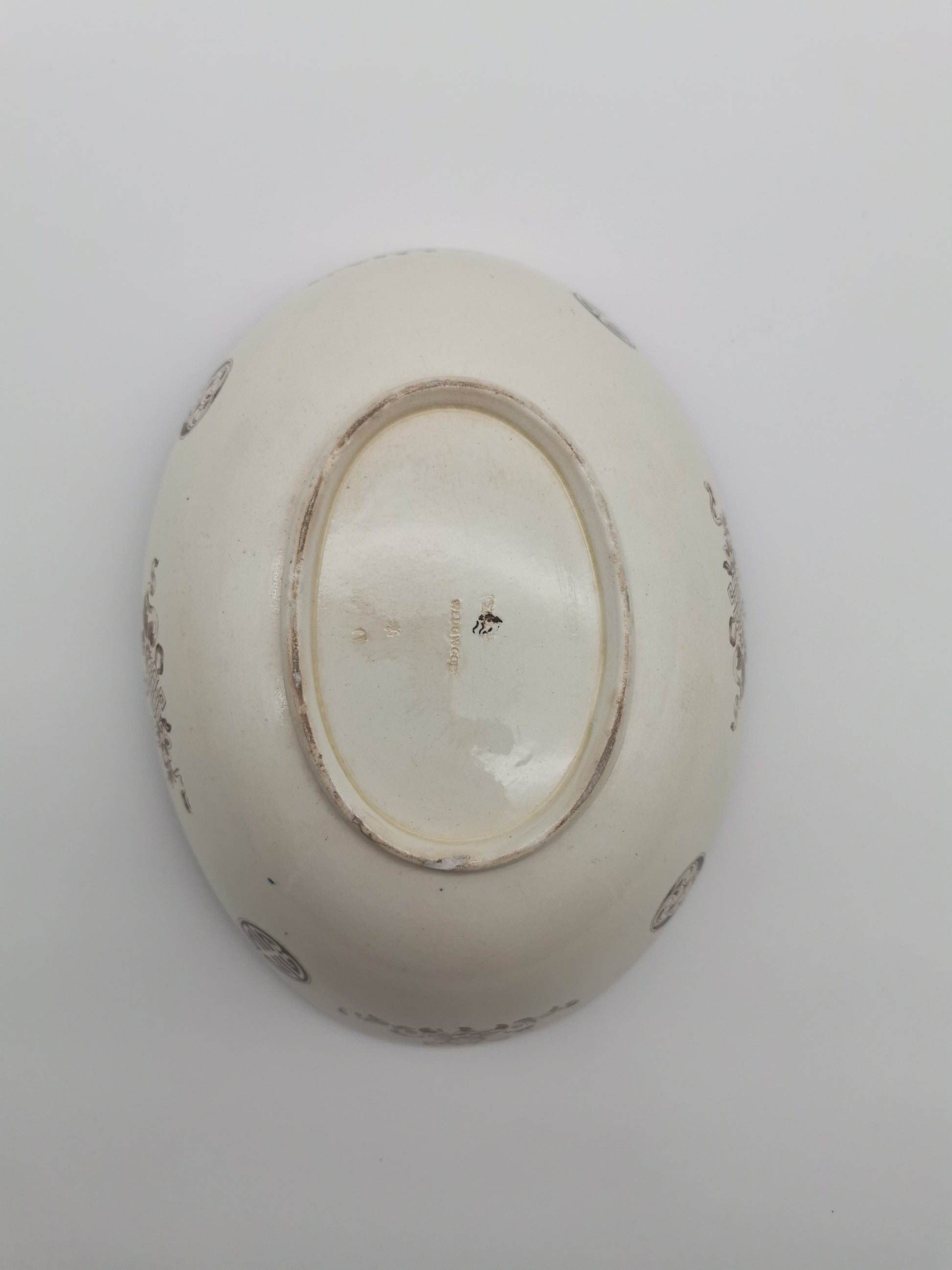 Antique 19th Century Wedgwood Aesthetic Movement Chinoiserie Boat-Shaped Oval Bowl
