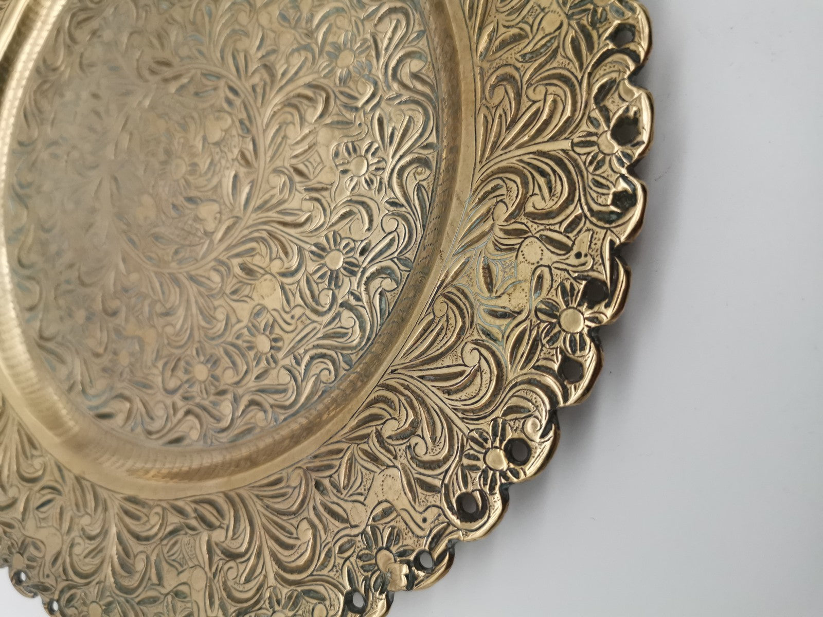 Ornate Brass Charger Plate – Hand-Engraved Floral Motif and Scalloped Edge Decor