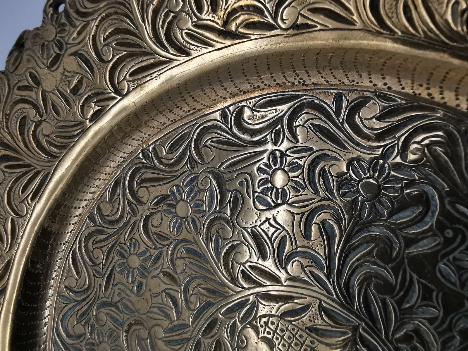 Ornate Brass Charger Plate – Hand-Engraved Floral Motif and Scalloped Edge Decor