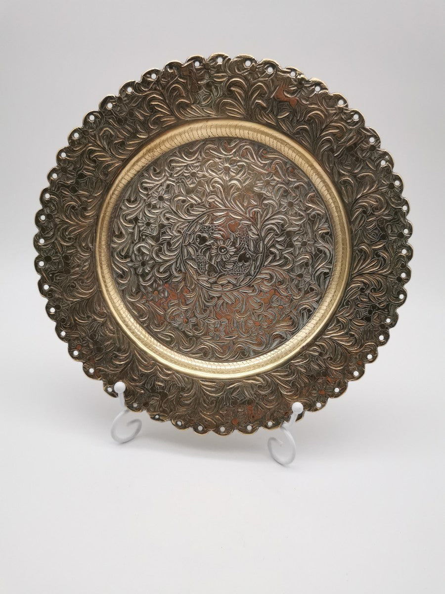Ornate Brass Charger Plate – Hand-Engraved Floral Motif and Scalloped Edge Decor