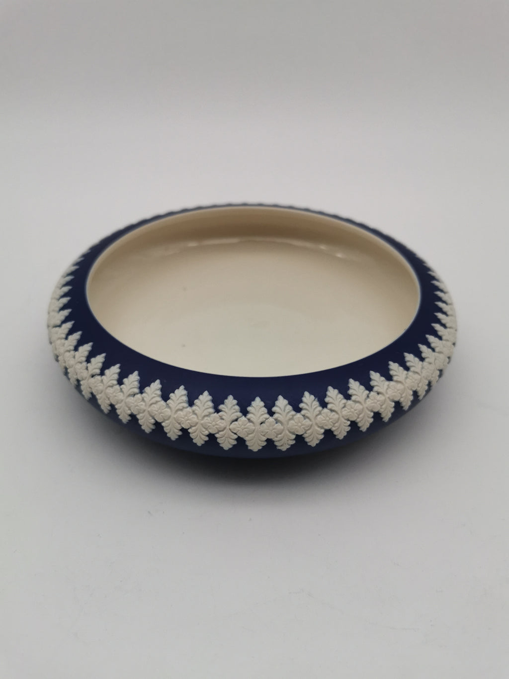 Vintage Dudson Hanley Cobalt Blue Jasperware Bowl – Floral Leaf Relief Garland