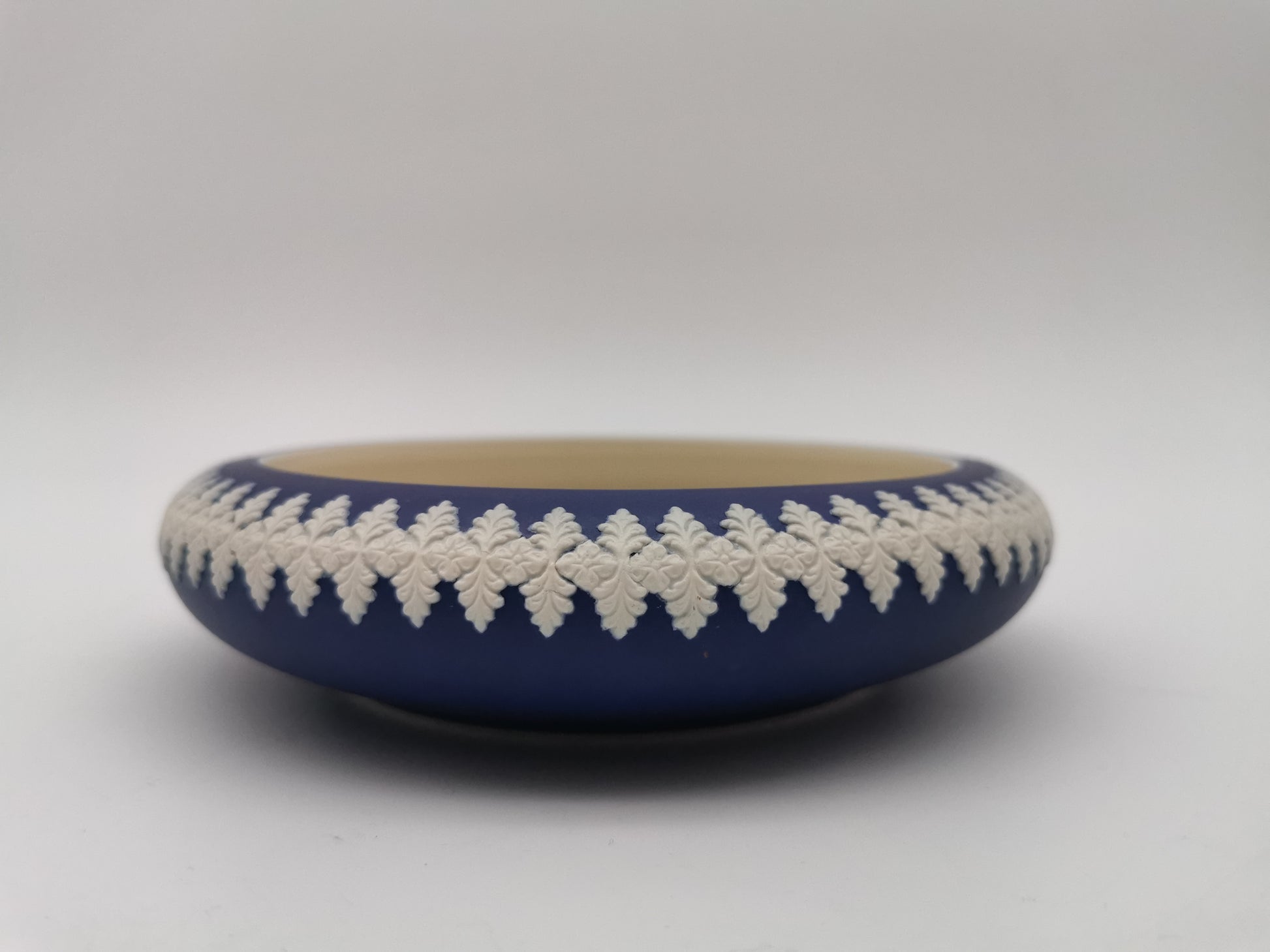 Vintage Dudson Hanley Cobalt Blue Jasperware Bowl – Floral Leaf Relief Garland
