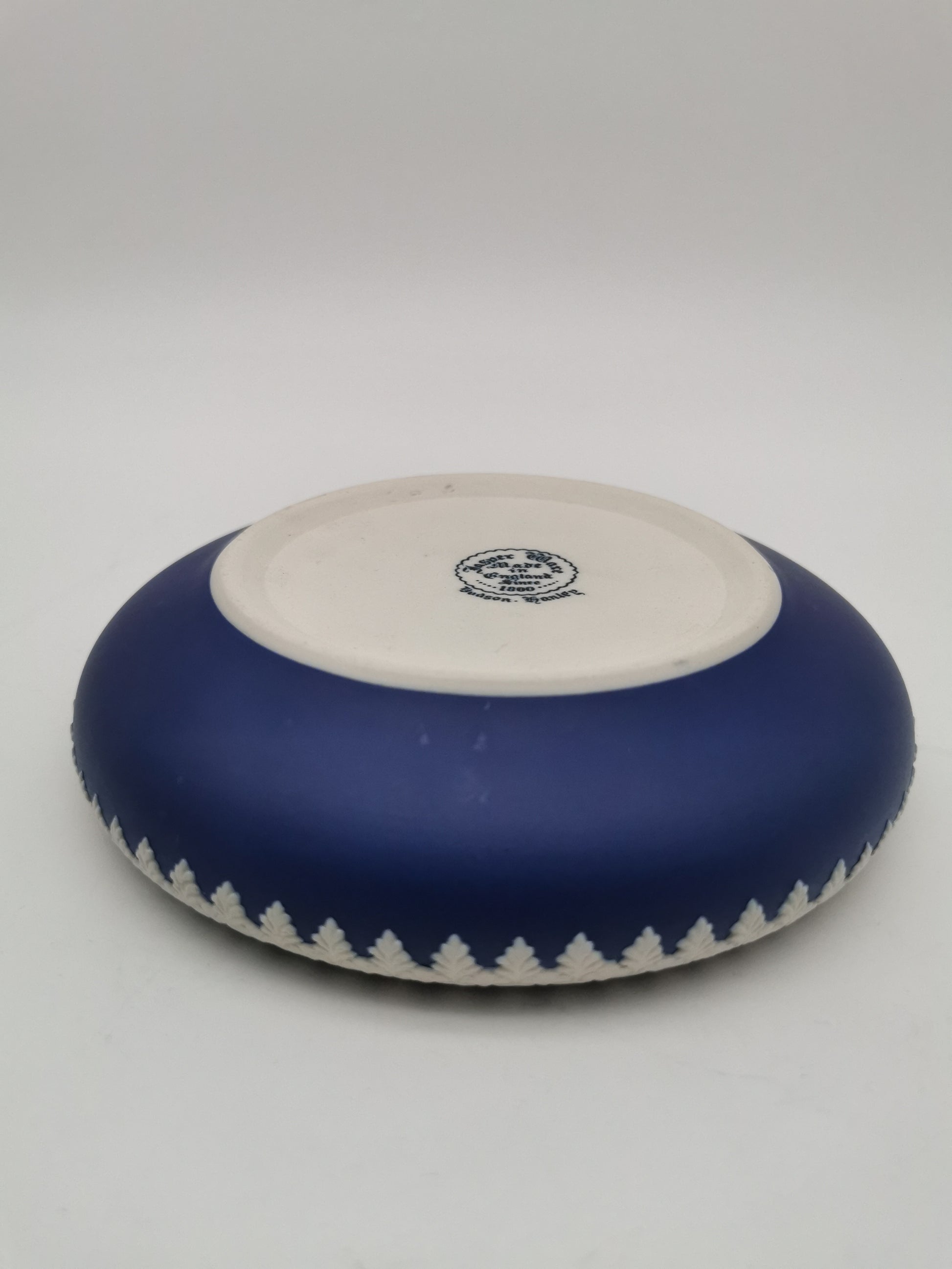 Vintage Dudson Hanley Cobalt Blue Jasperware Bowl – Floral Leaf Relief Garland
