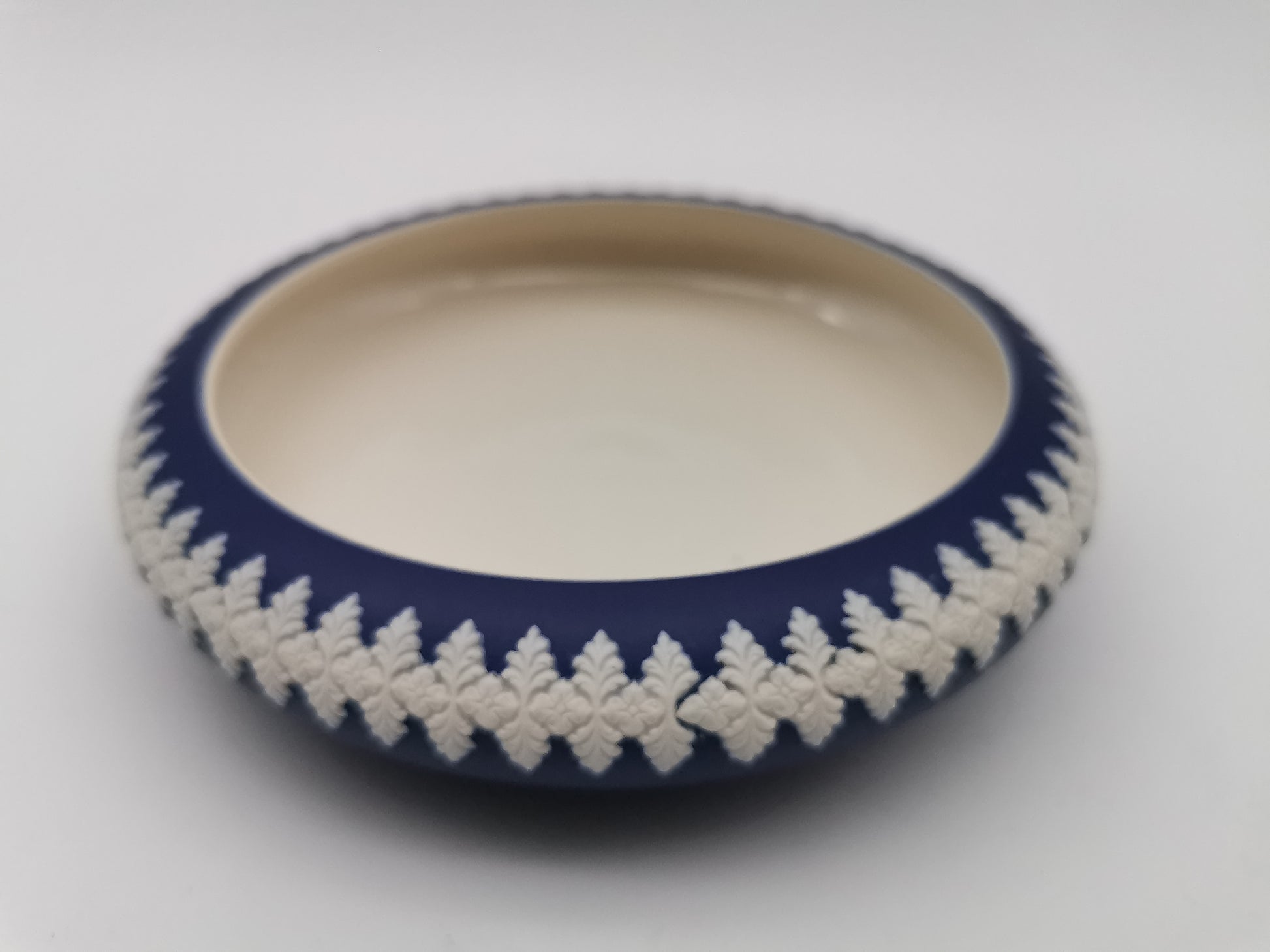Vintage Dudson Hanley Cobalt Blue Jasperware Bowl – Floral Leaf Relief Garland