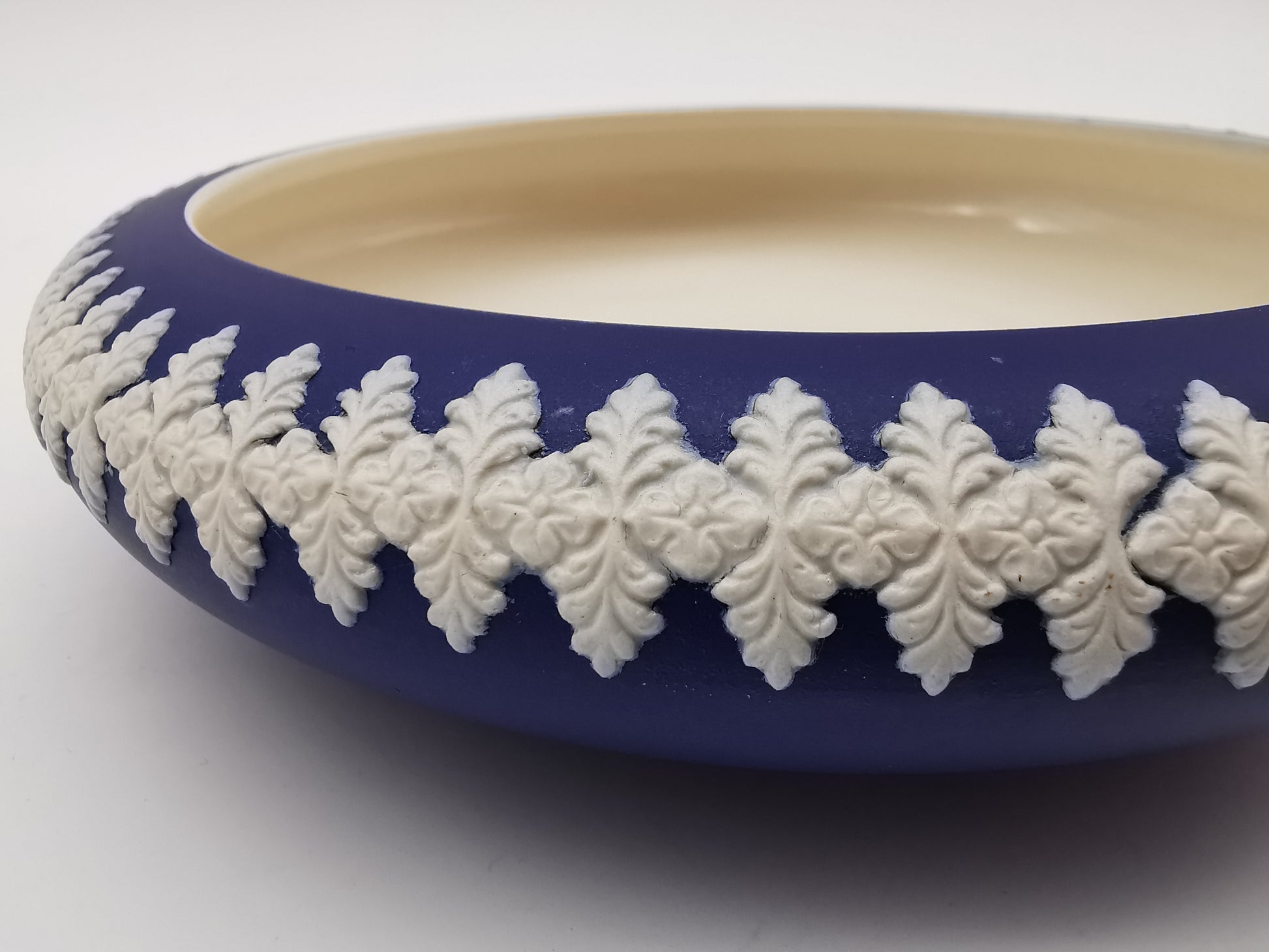 Vintage Dudson Hanley Cobalt Blue Jasperware Bowl – Floral Leaf Relief Garland