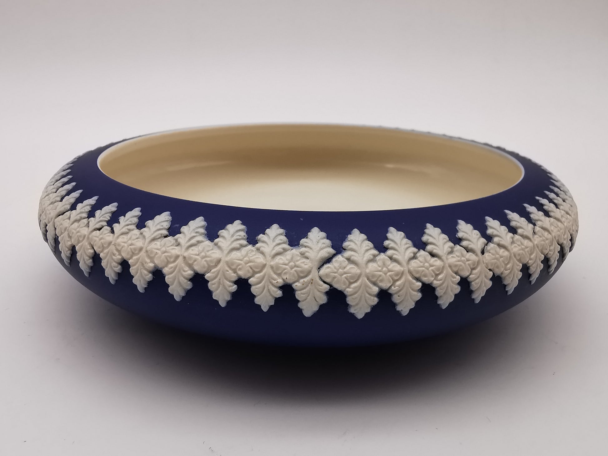 Vintage Dudson Hanley Cobalt Blue Jasperware Bowl – Floral Leaf Relief Garland