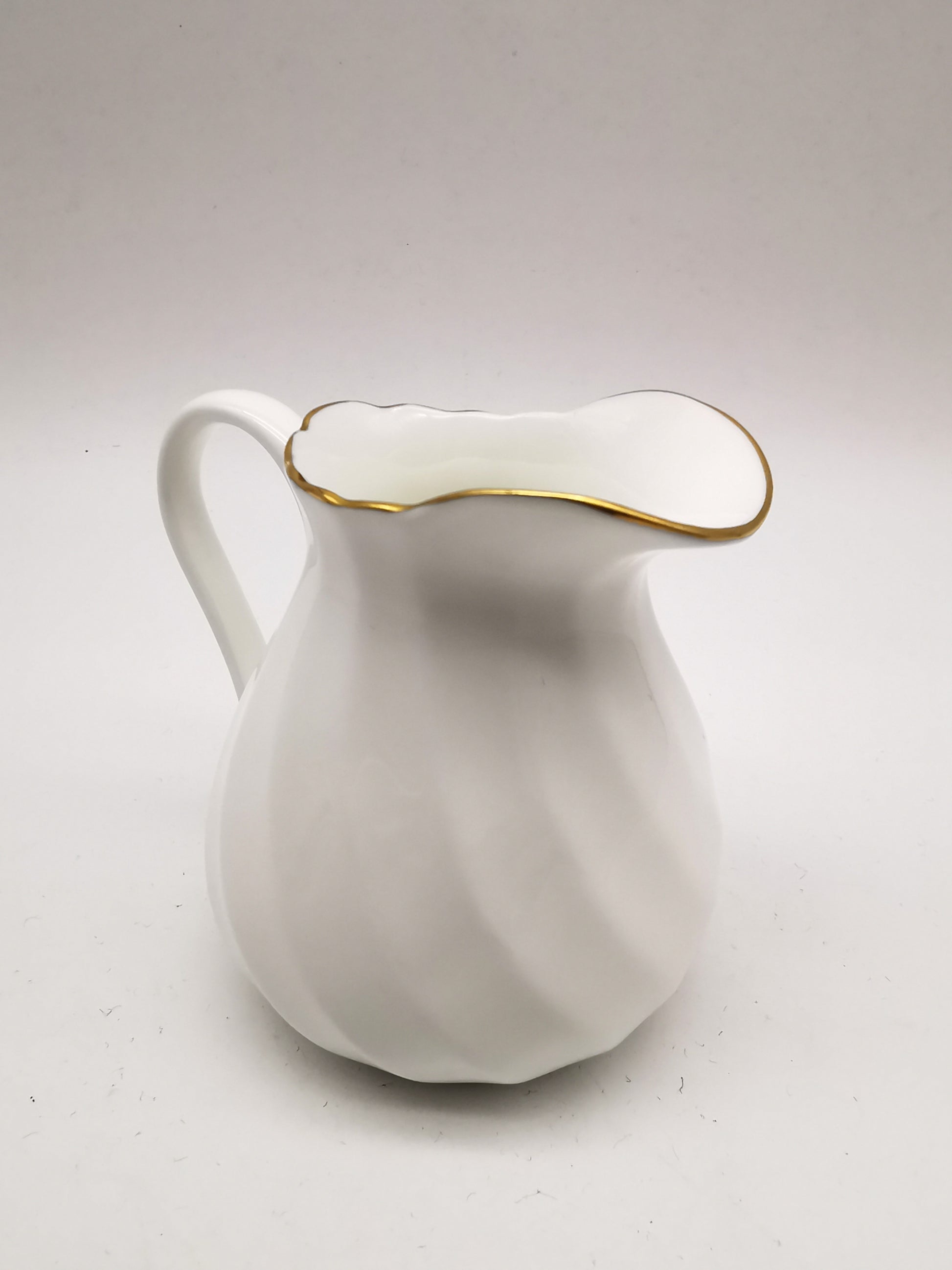 Wedgwood "Gold Chelsea" Bone China Milk Jug – Vintage Spiral Fluted Creamer Pitcher