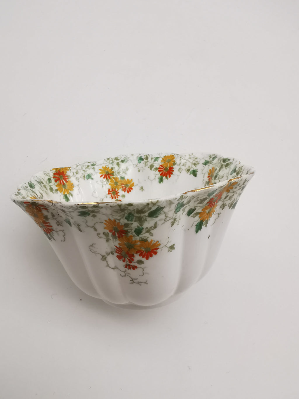Antique Wileman Foley China "Trailing Daisies" Fluted Bowl – Pre-Shelley, c.1896 (Pattern 6948)